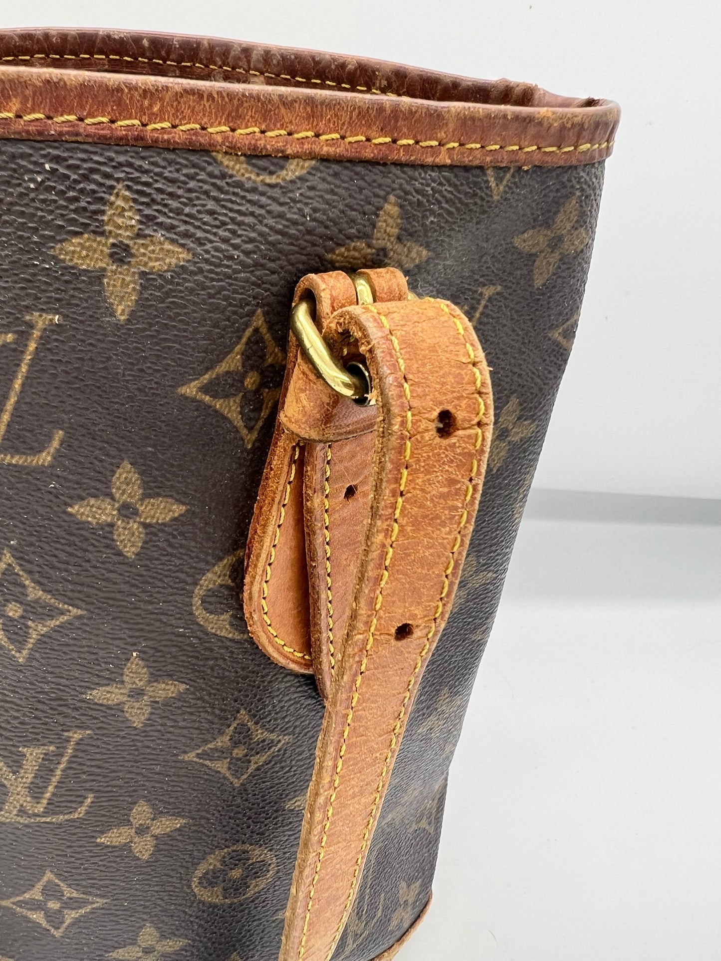 Bucket bag