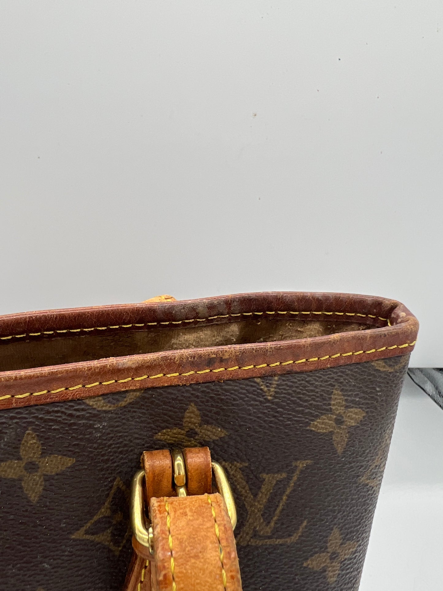 Bucket bag