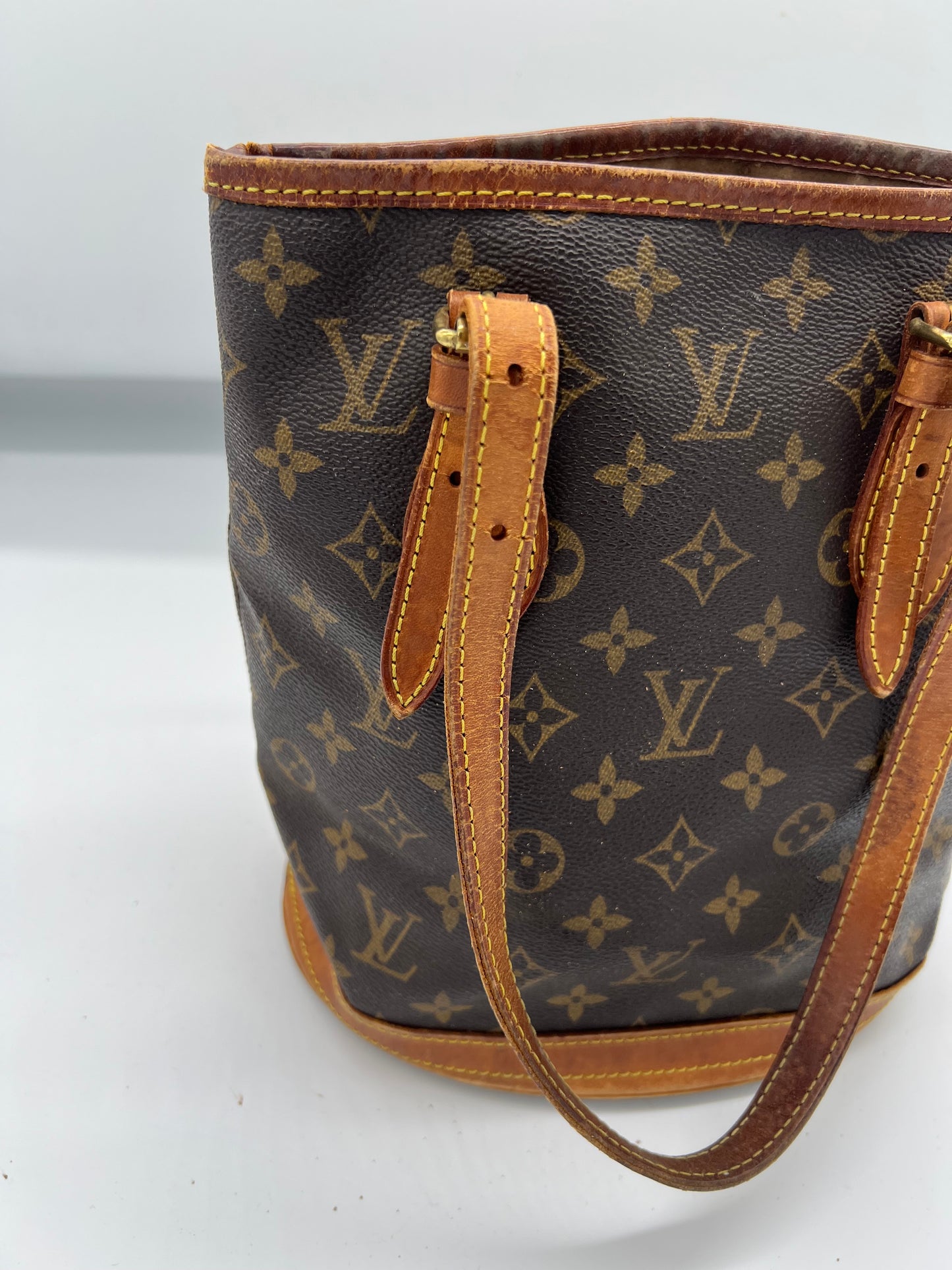Bucket bag