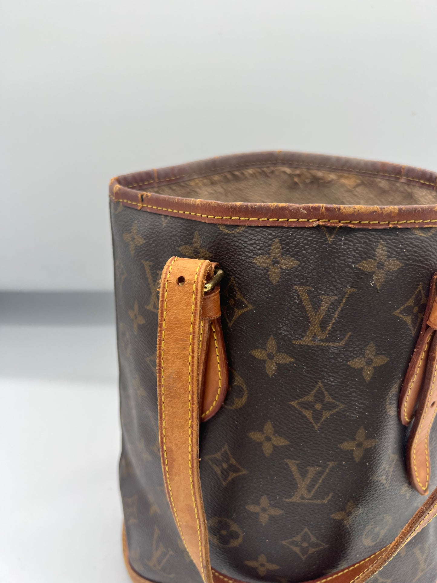 Bucket bag