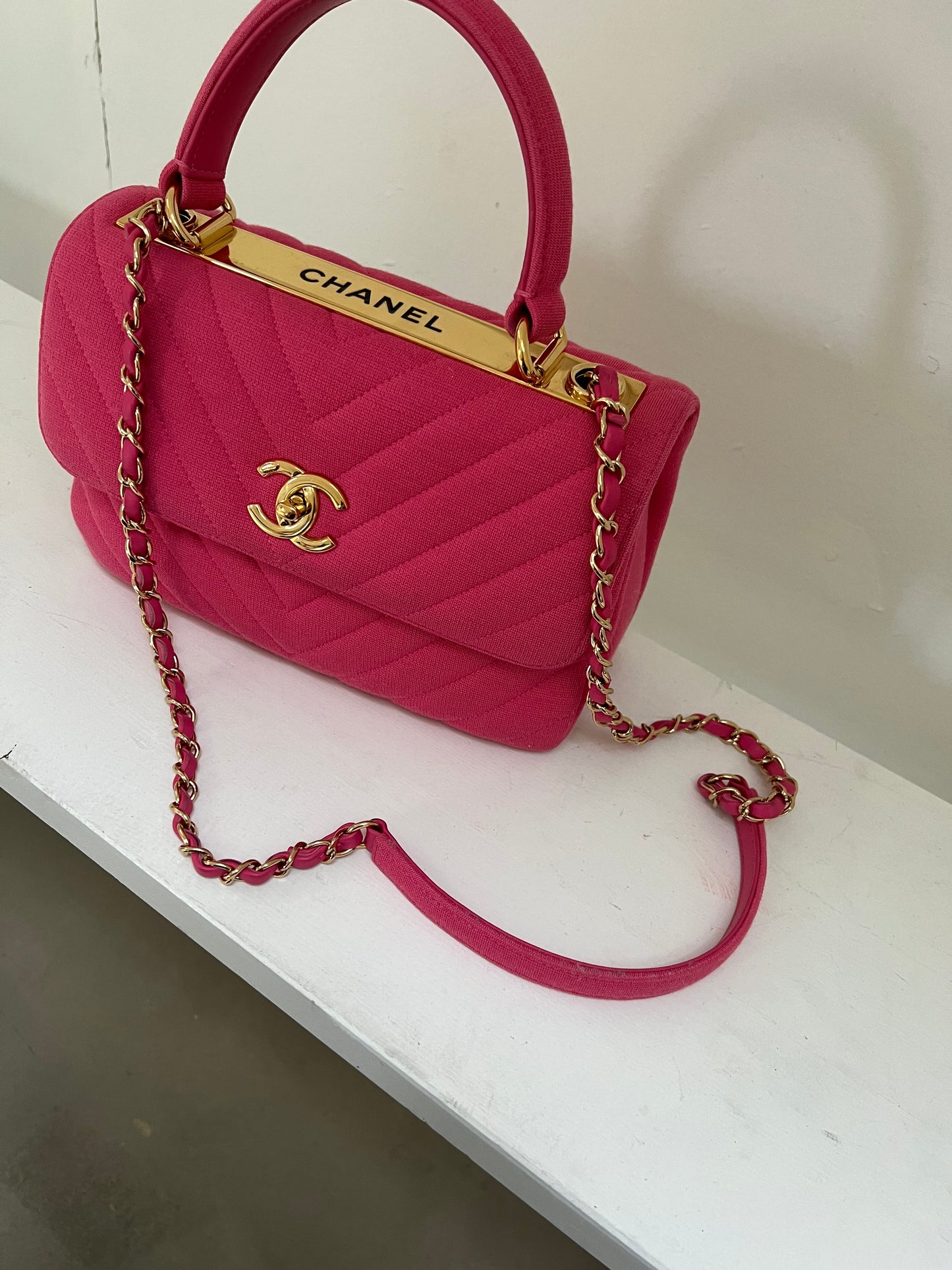 Trendy CC Top handle
