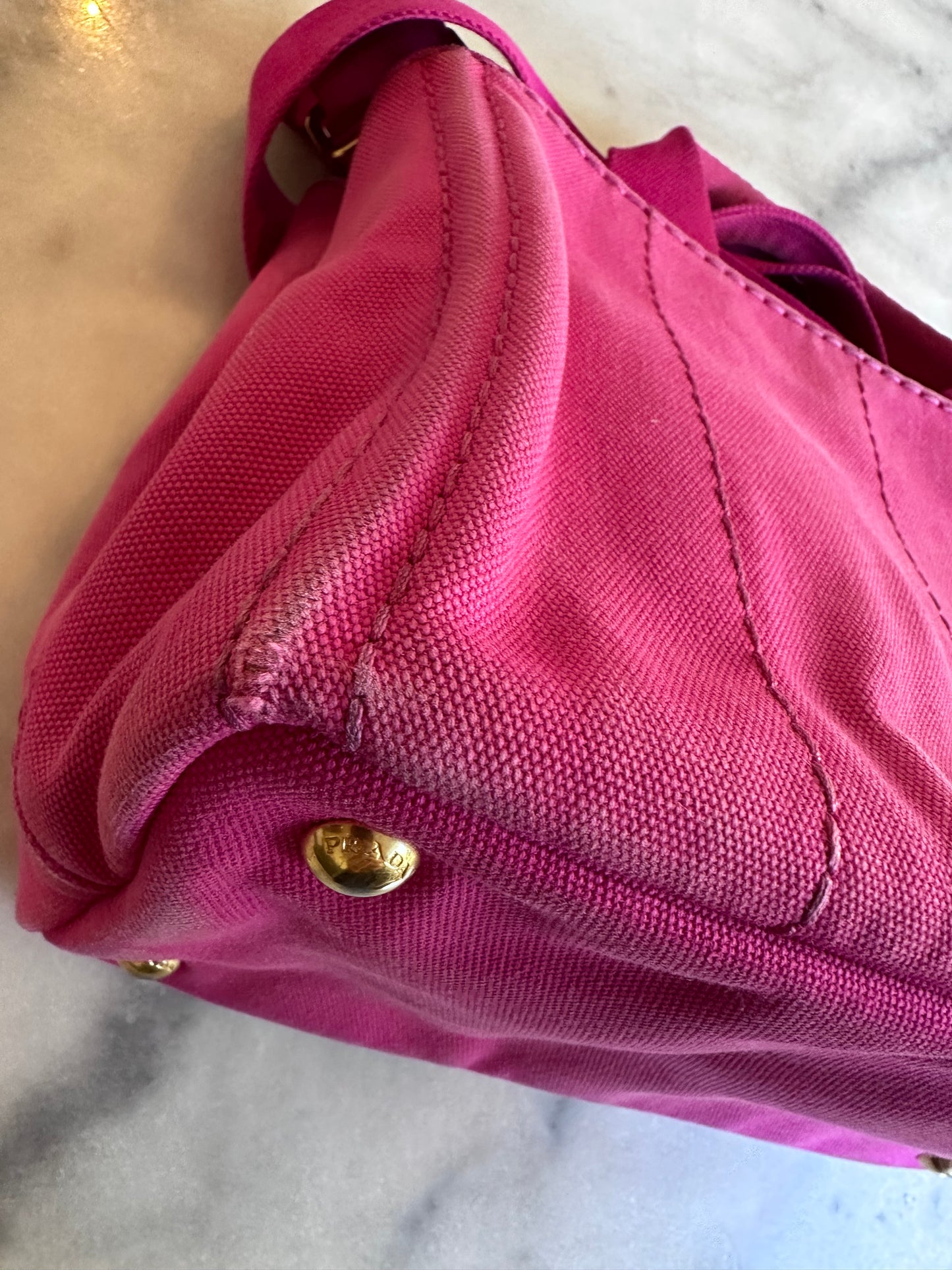 Prada canapa