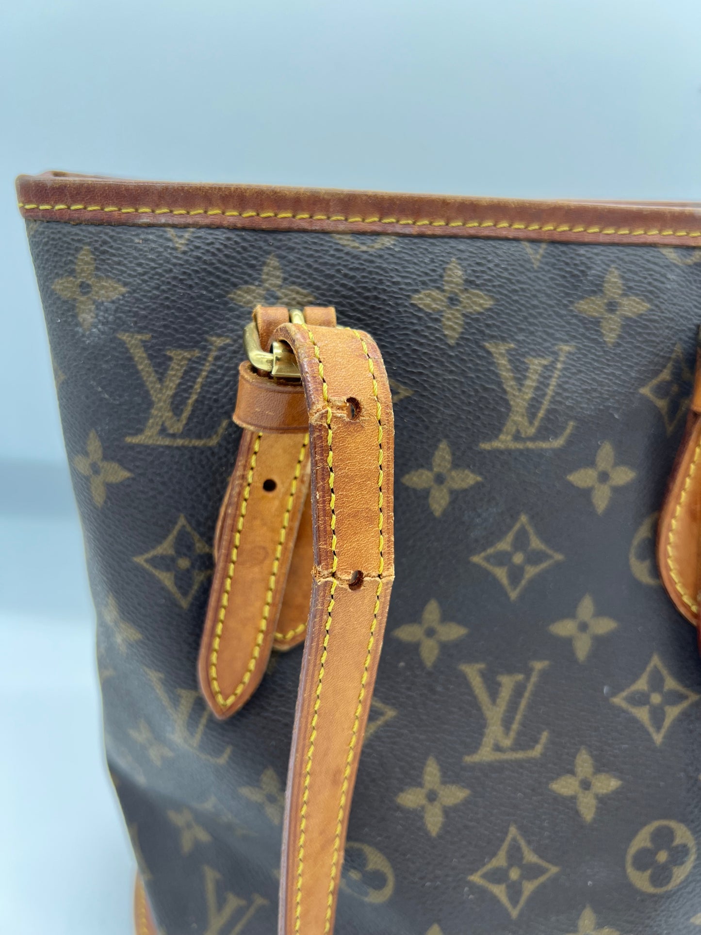 Bucket bag