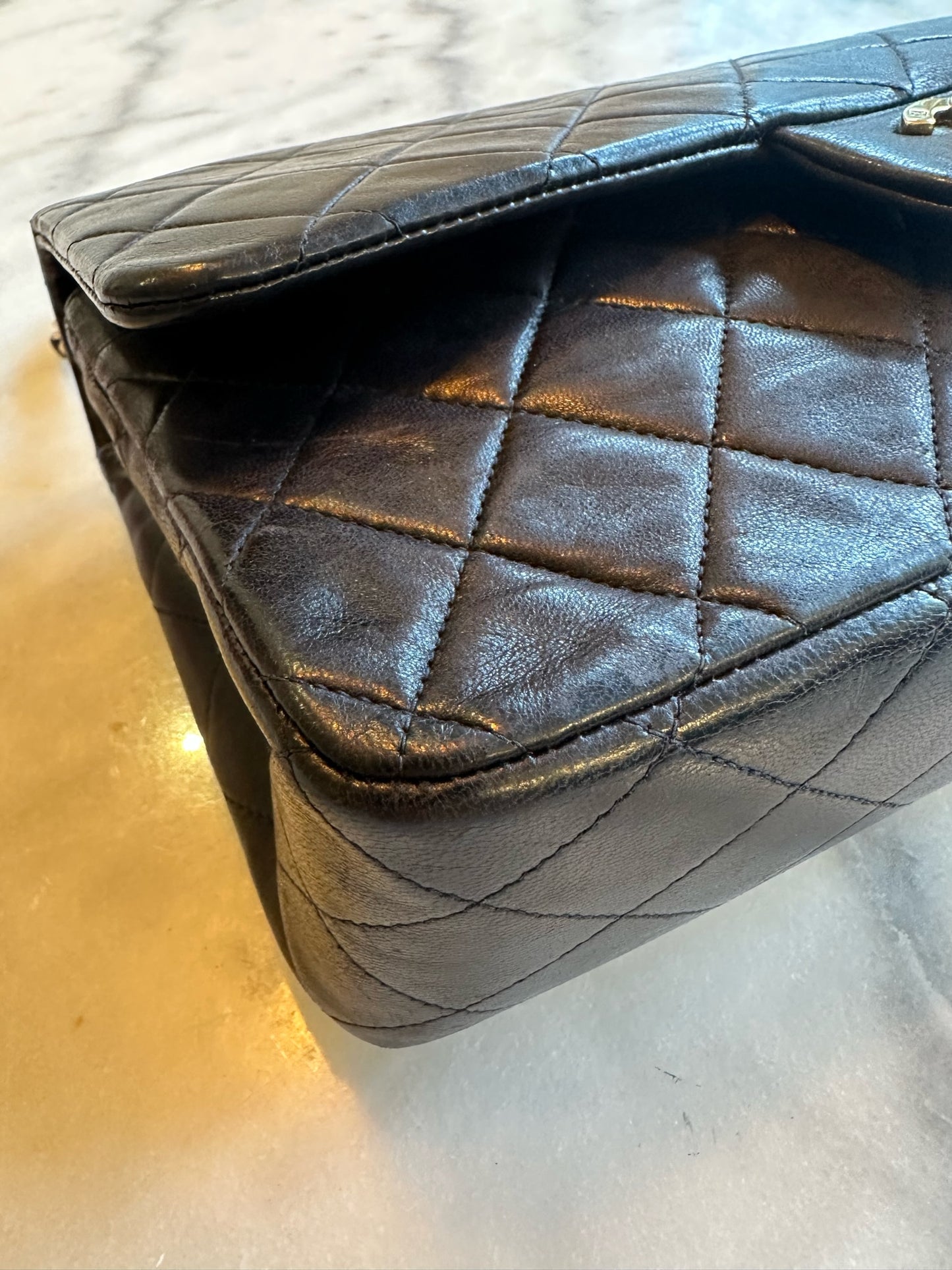 Medium classic flap bag