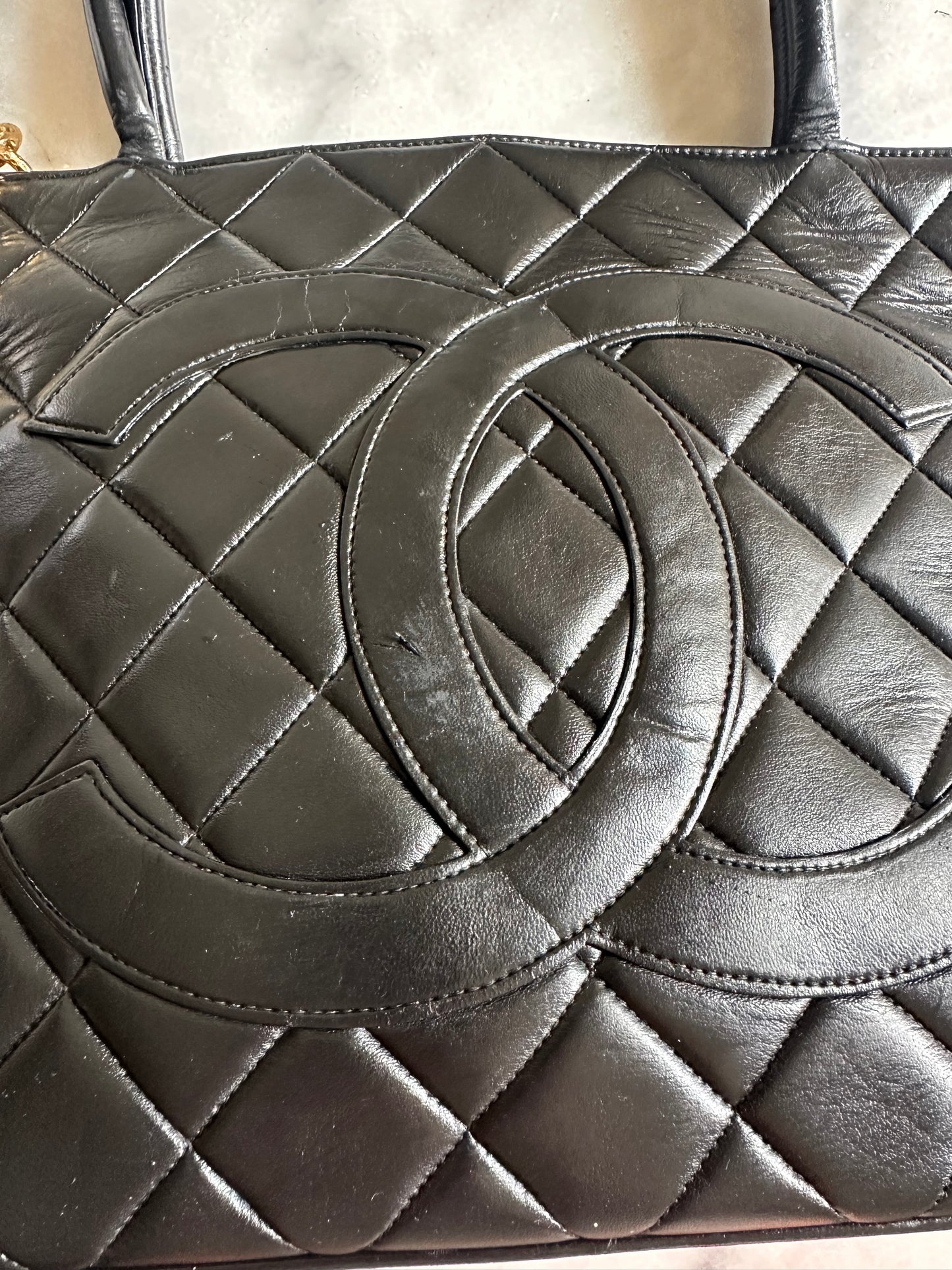 Chanel medaillon