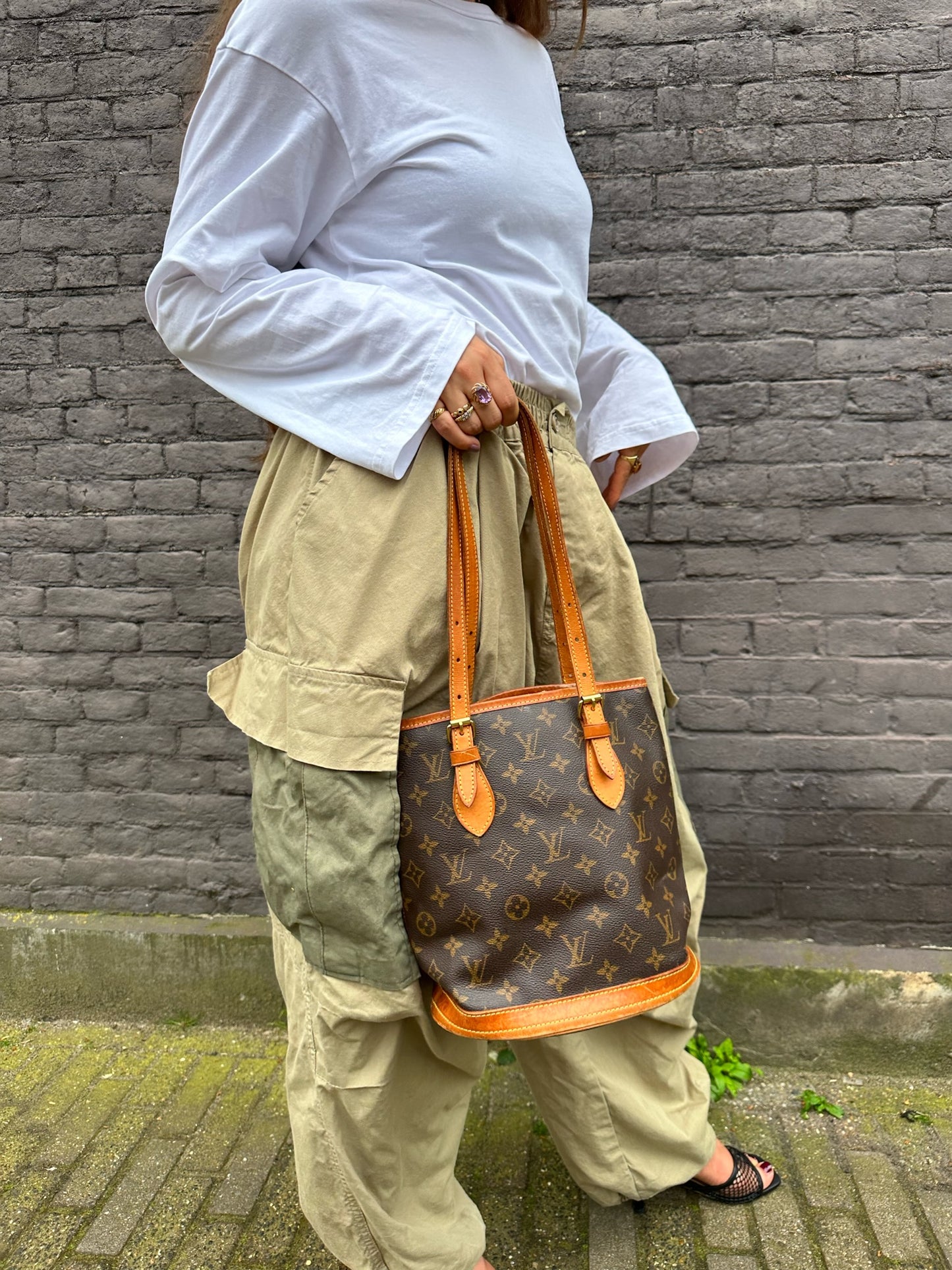 Bucket bag