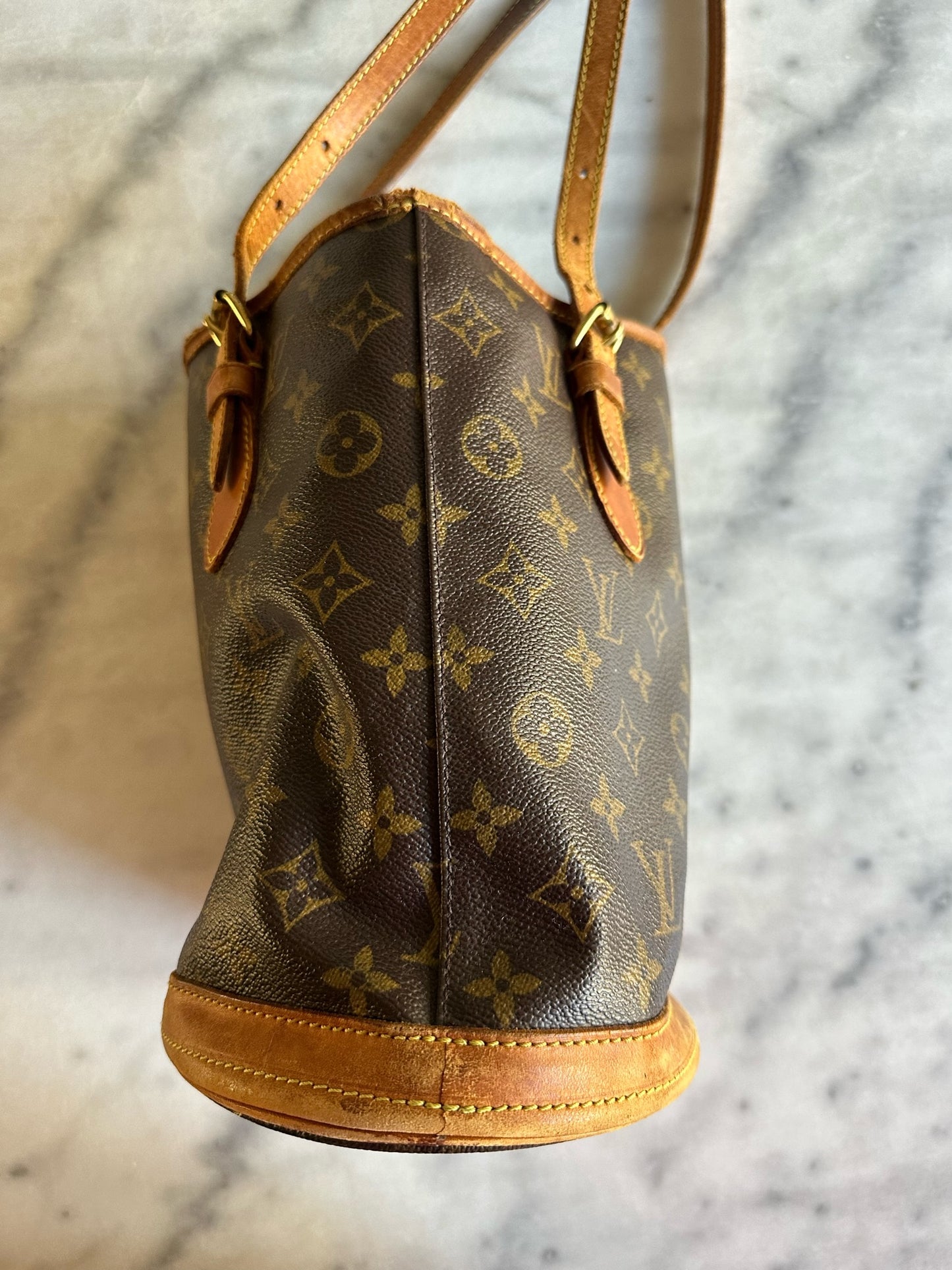 Bucket bag