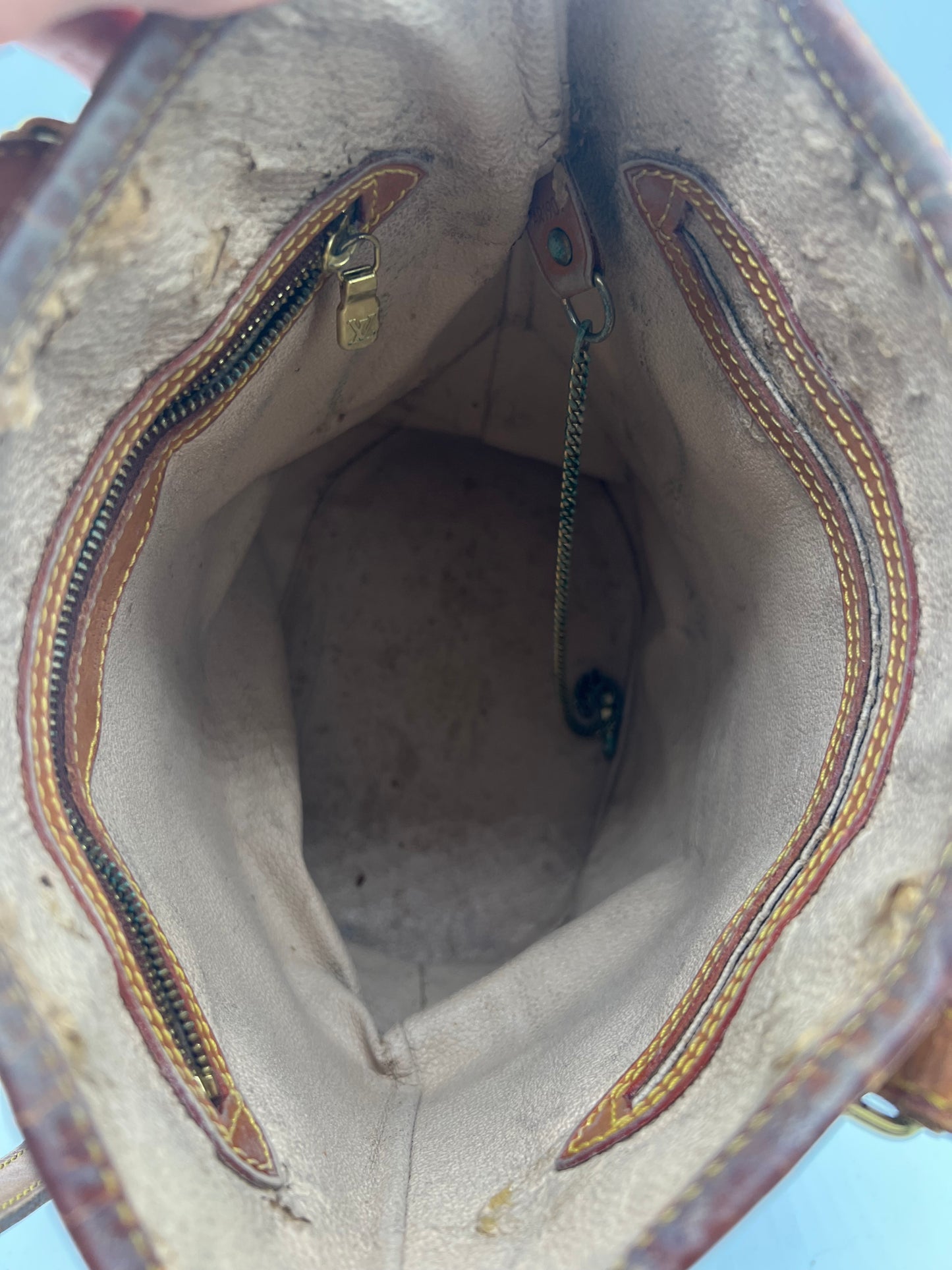 Bucket bag