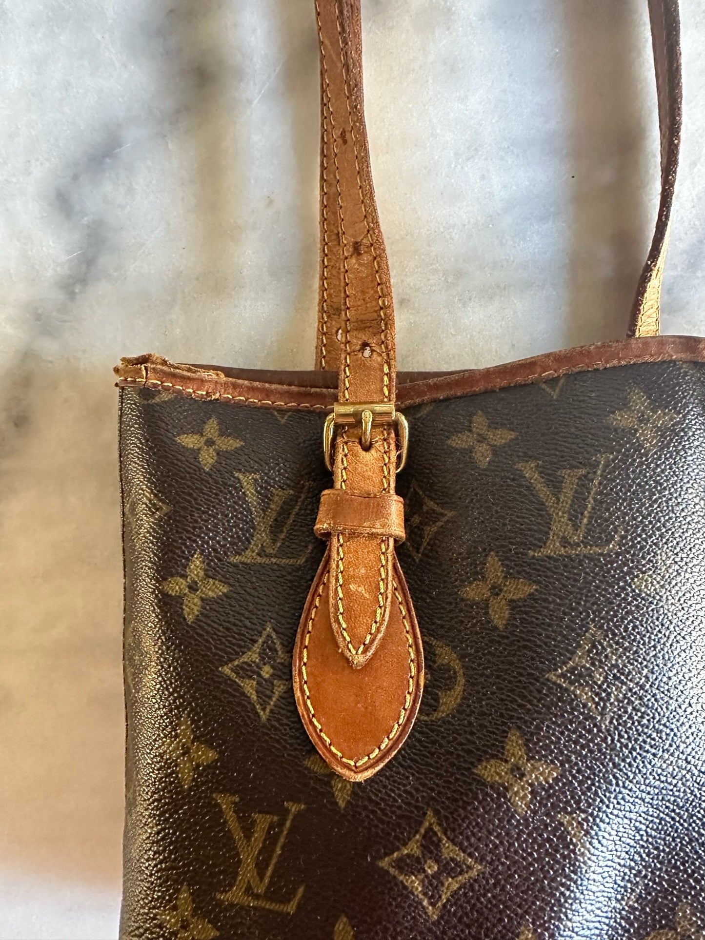 Bucket bag