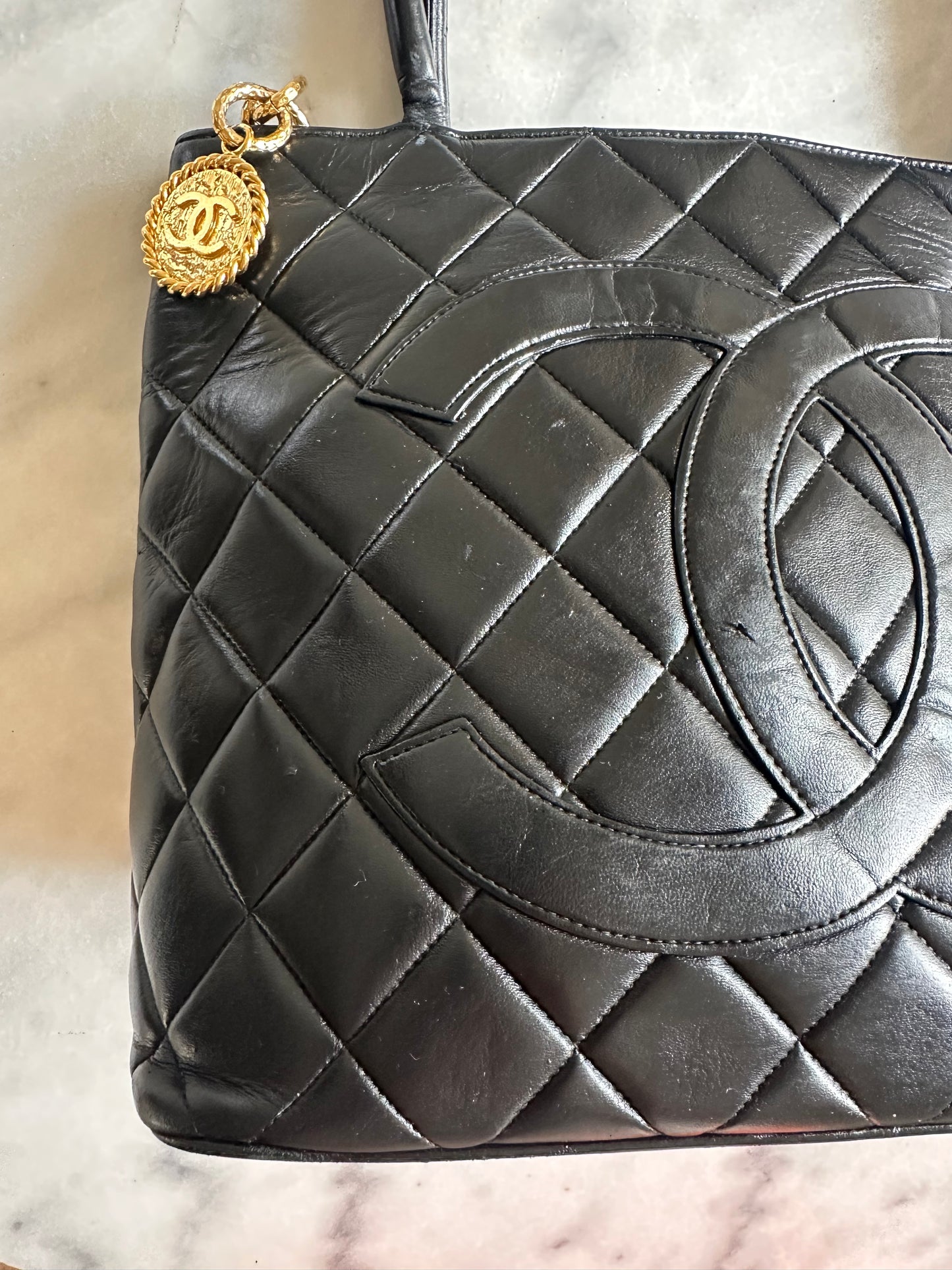 Chanel medaillon