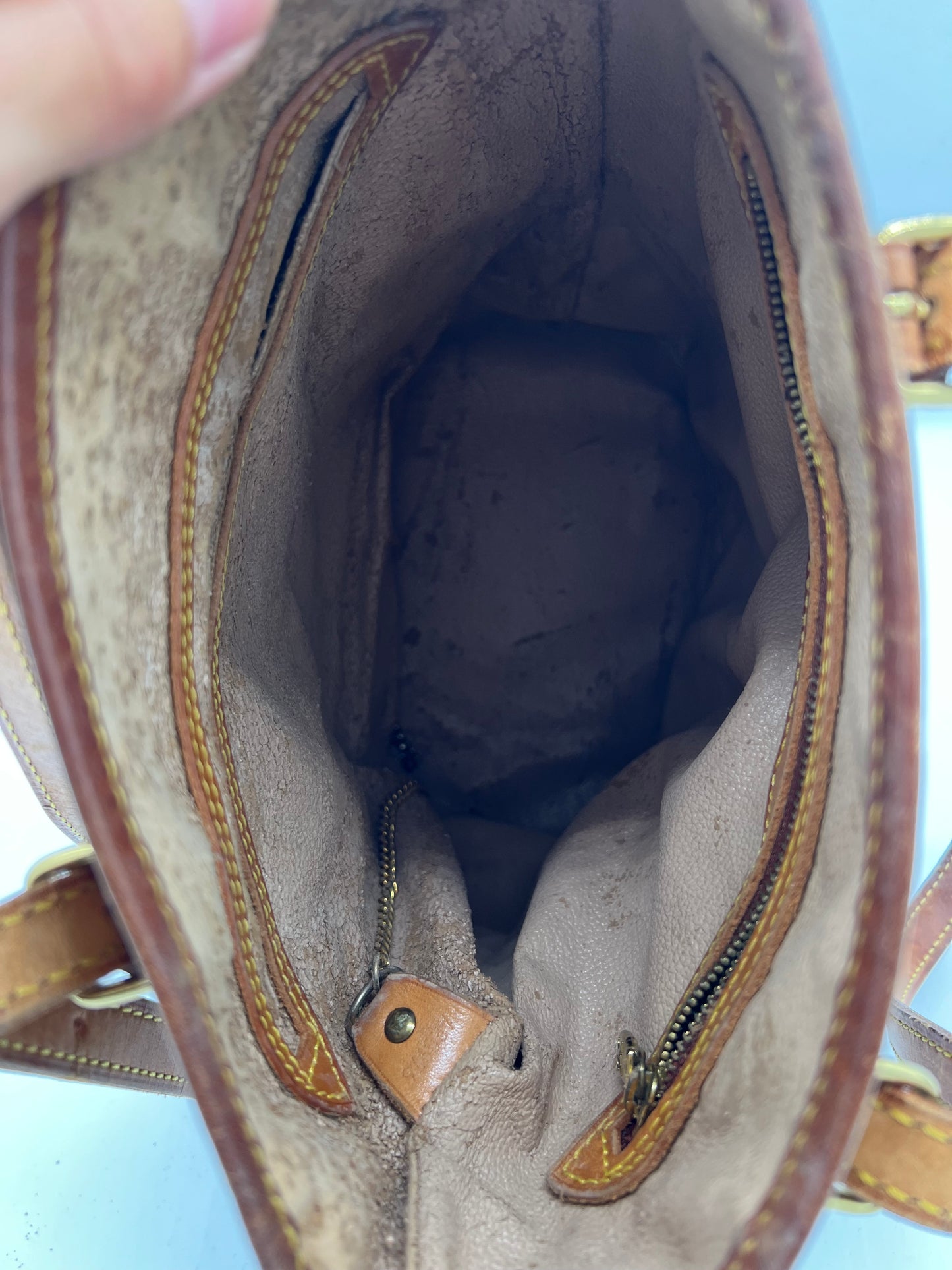 Bucket bag