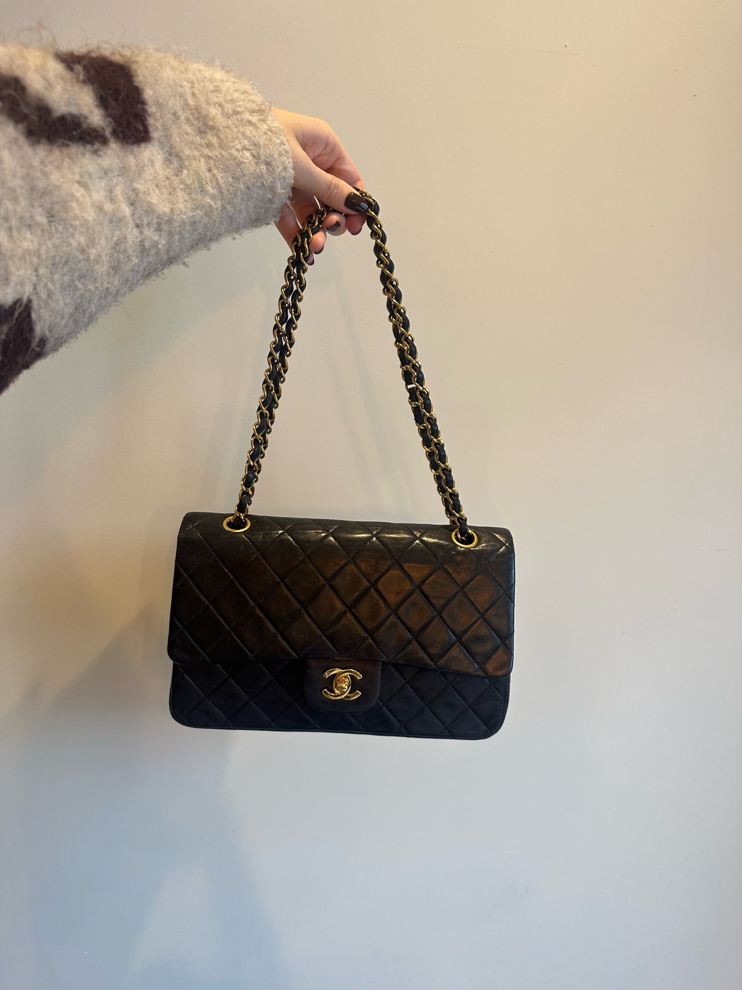 Medium classic flap bag