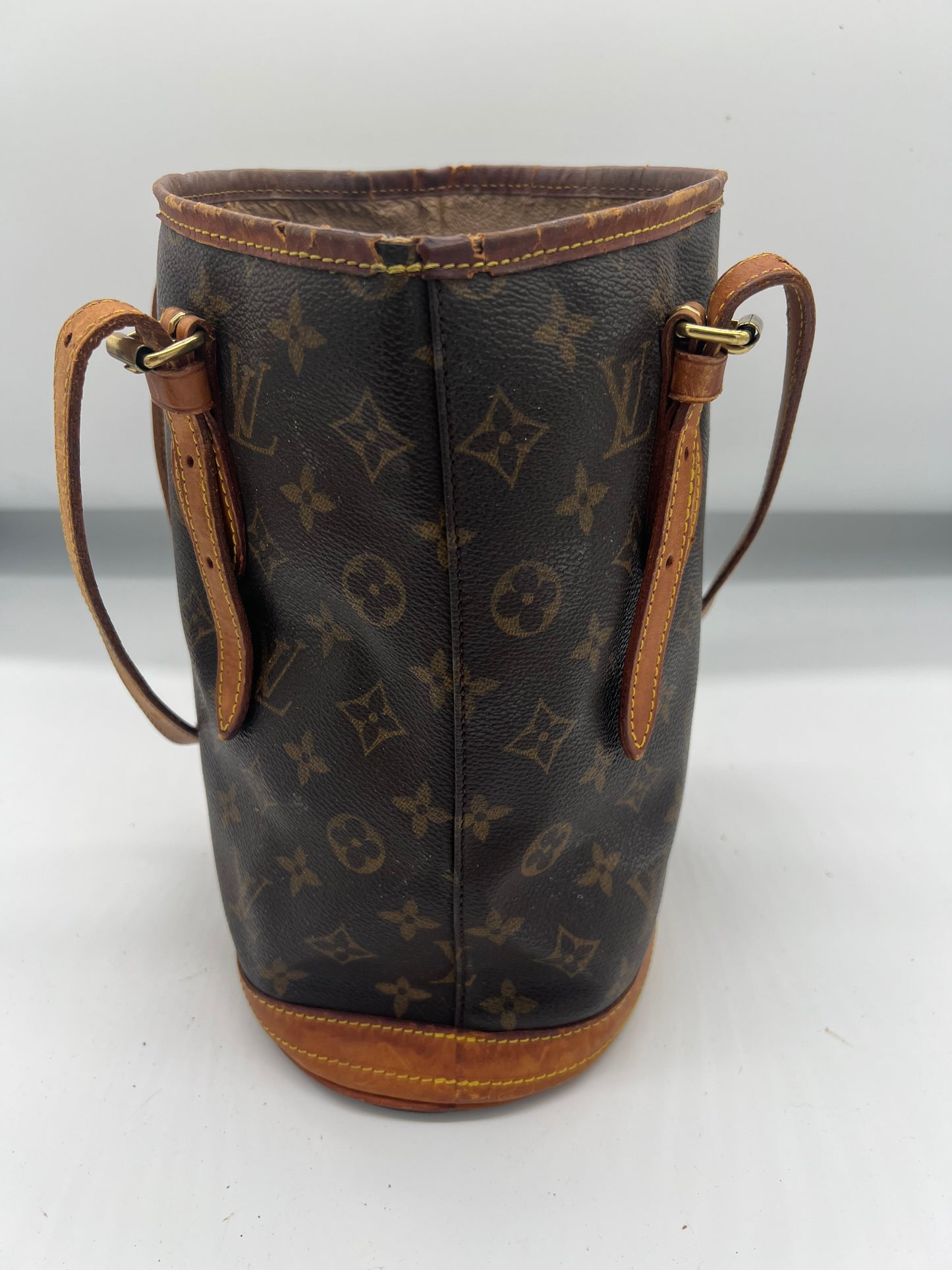 Bucket bag