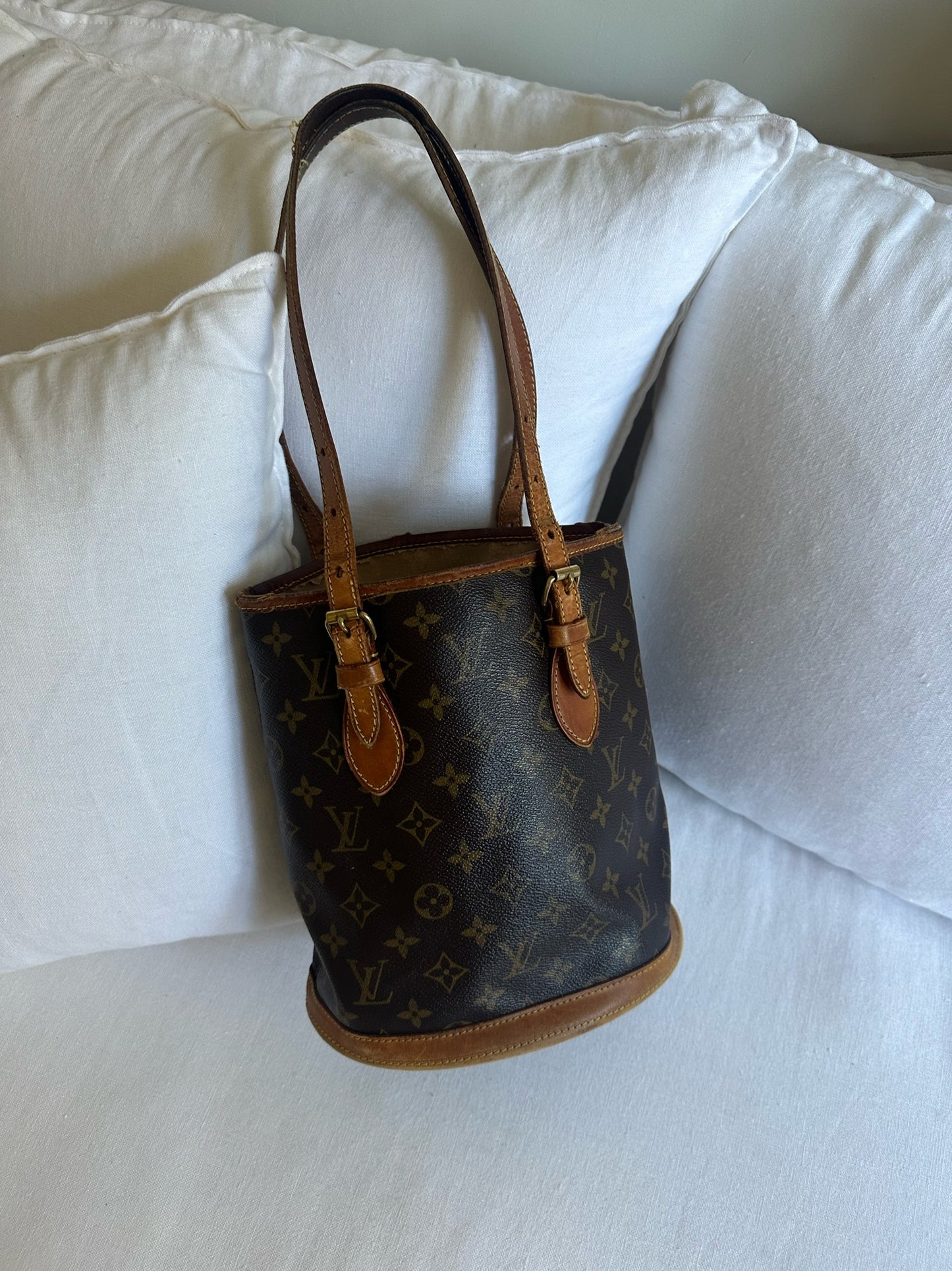 Bucket bag