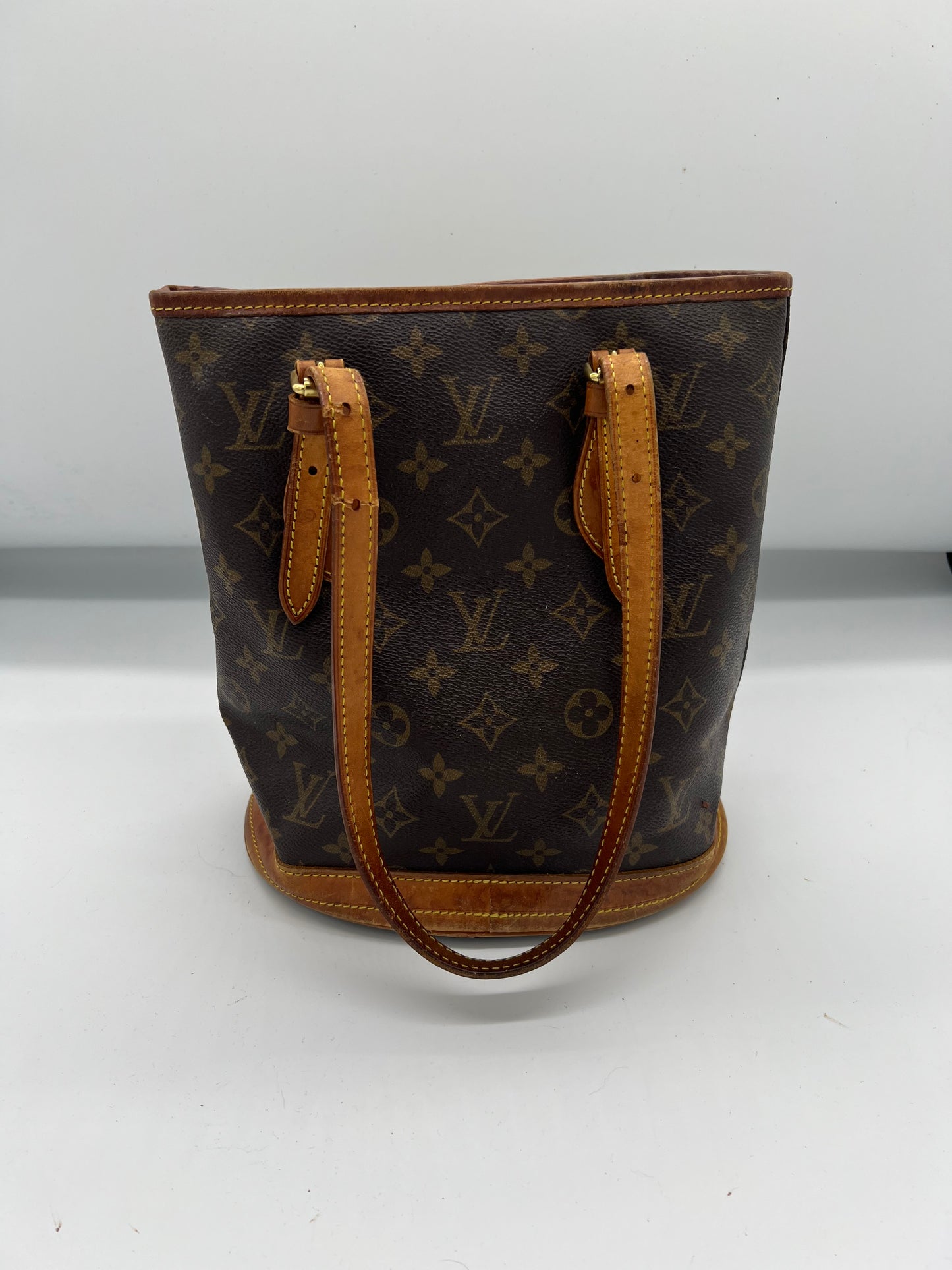 Bucket bag