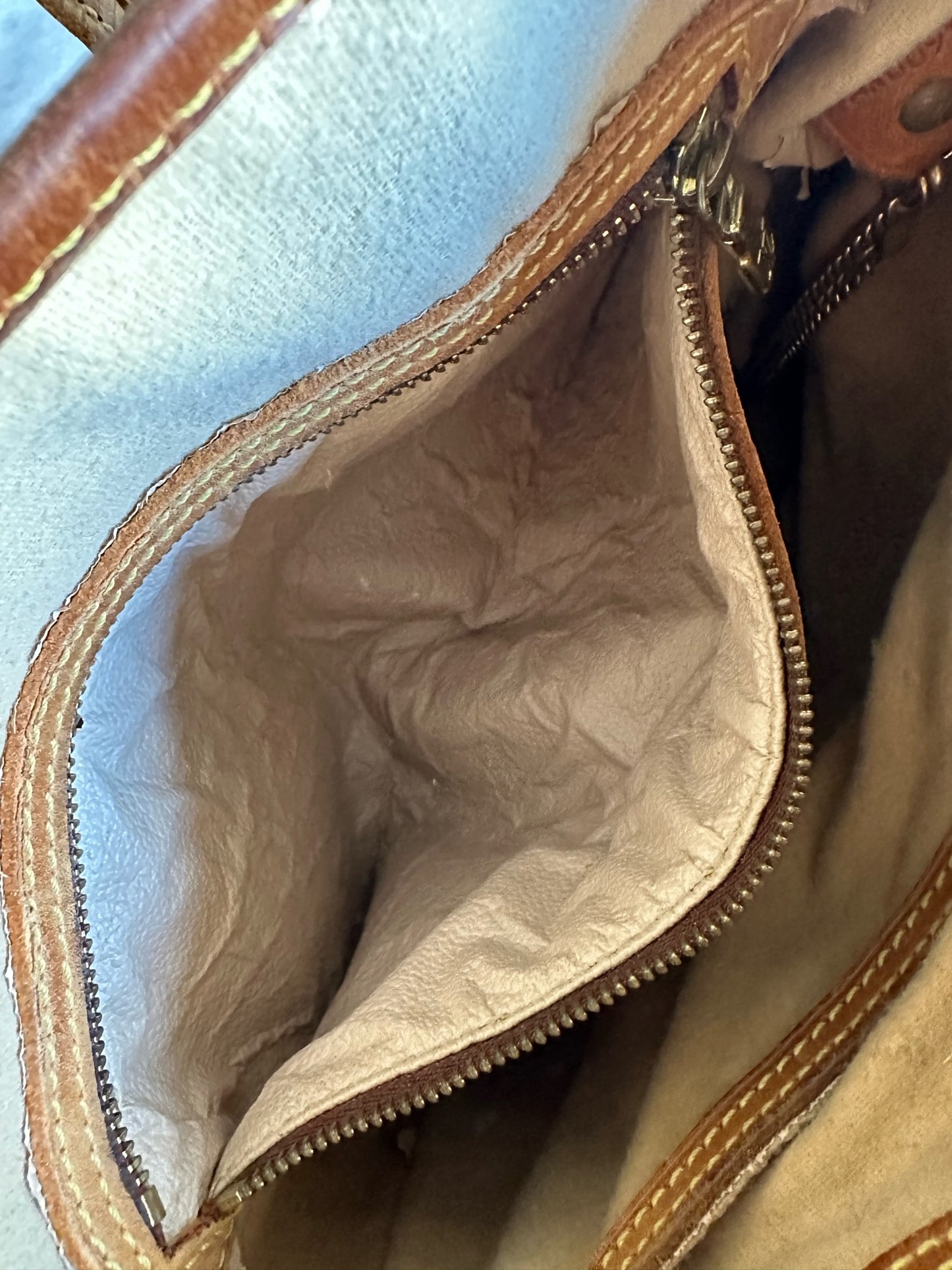 Bucket bag