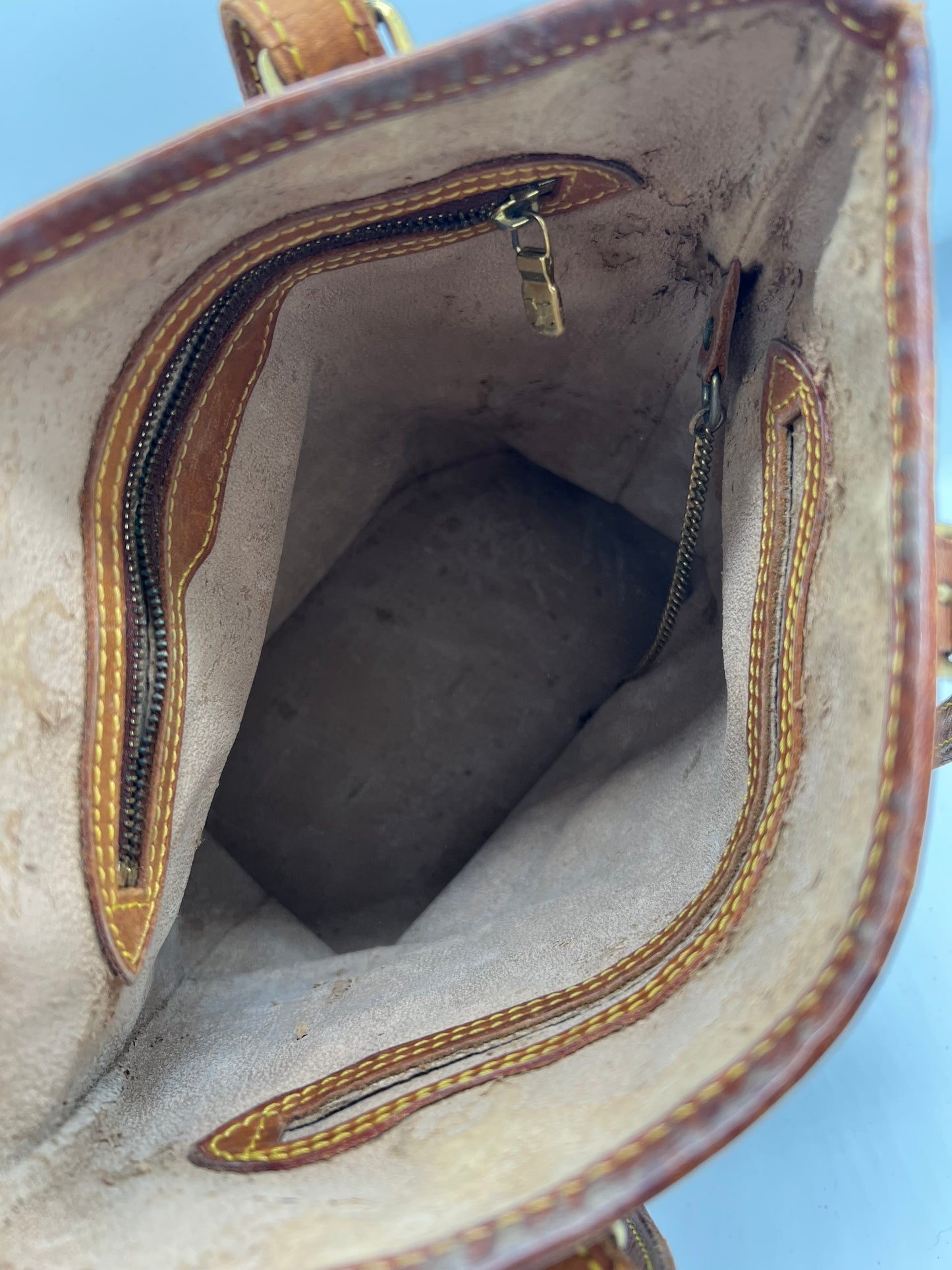 Bucket bag