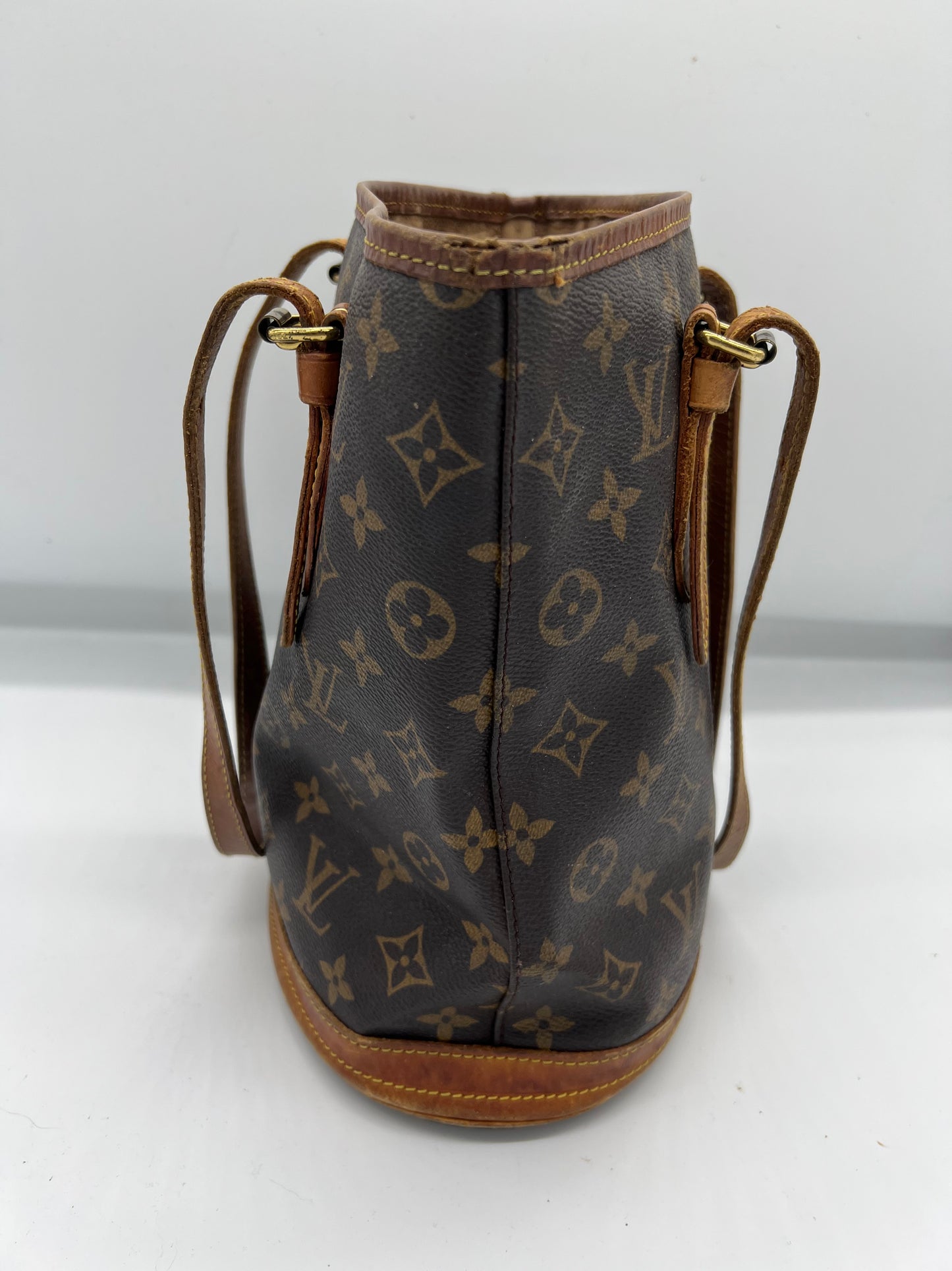 Bucket bag