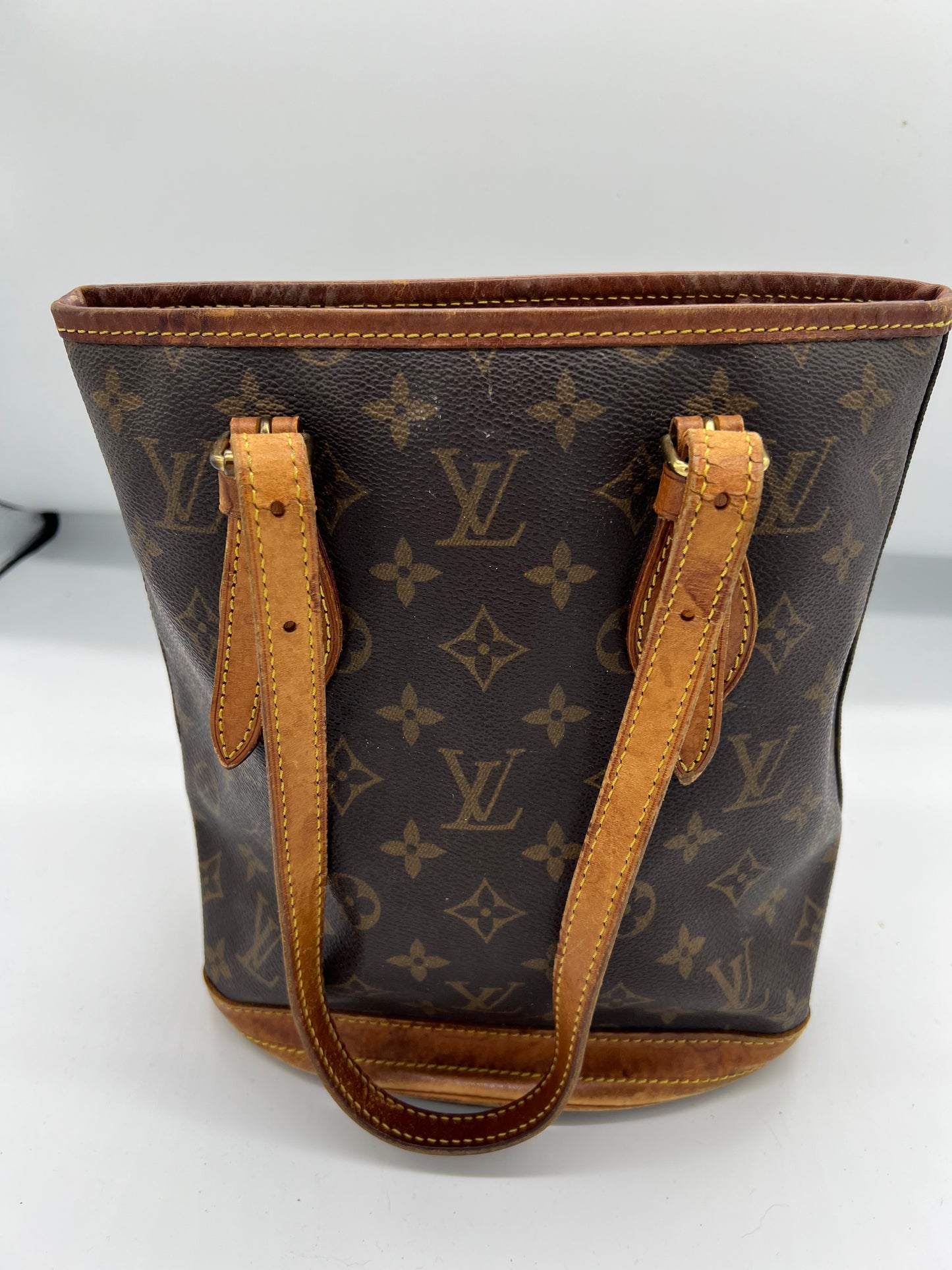 Bucket bag