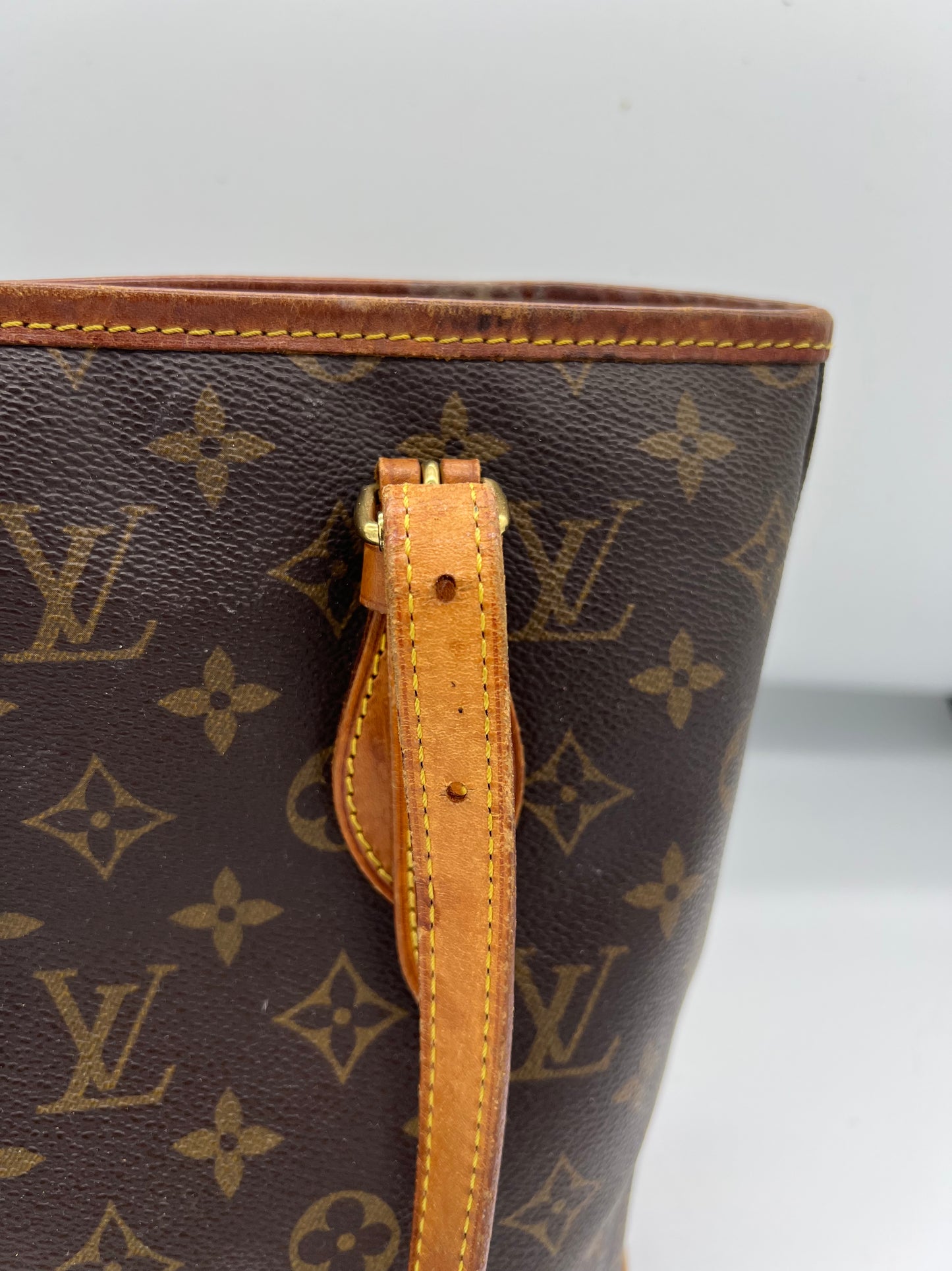 Bucket bag