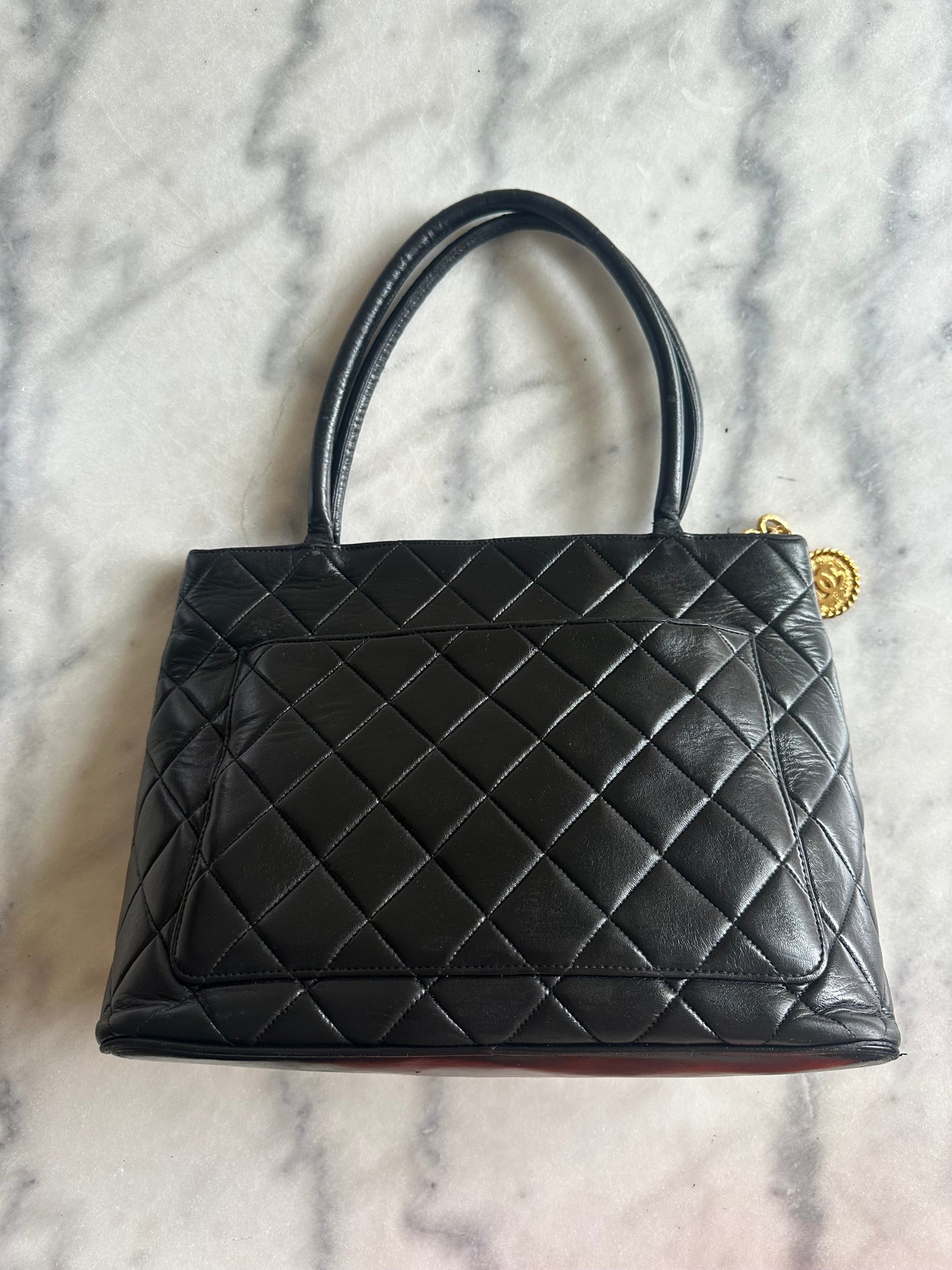 Chanel medaillon