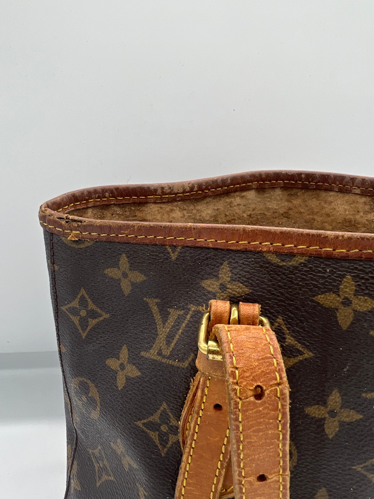 Bucket bag