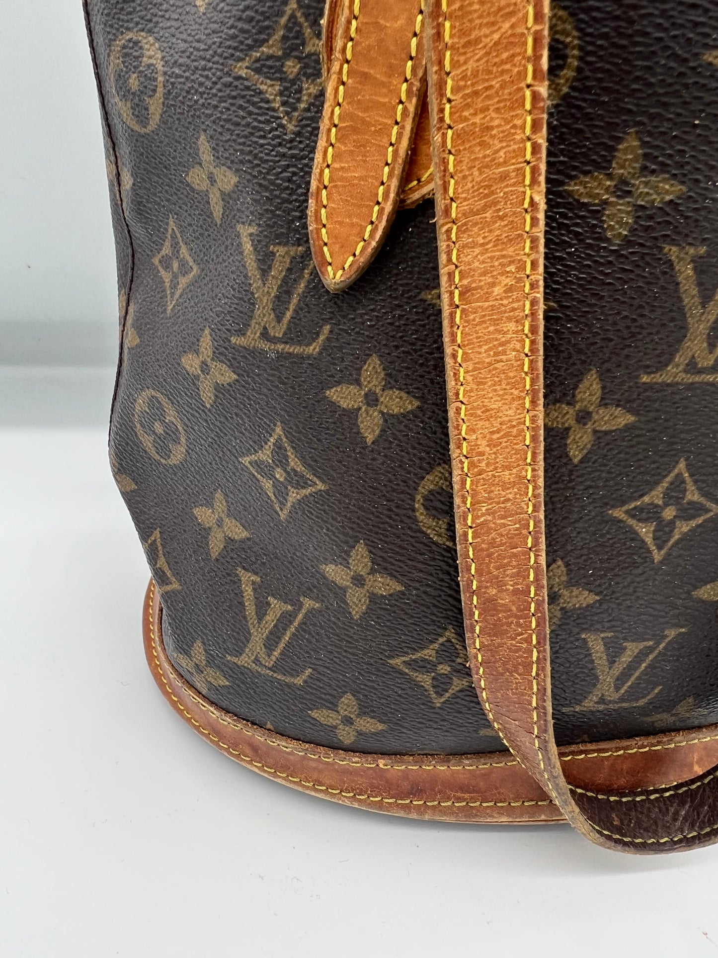 Bucket bag