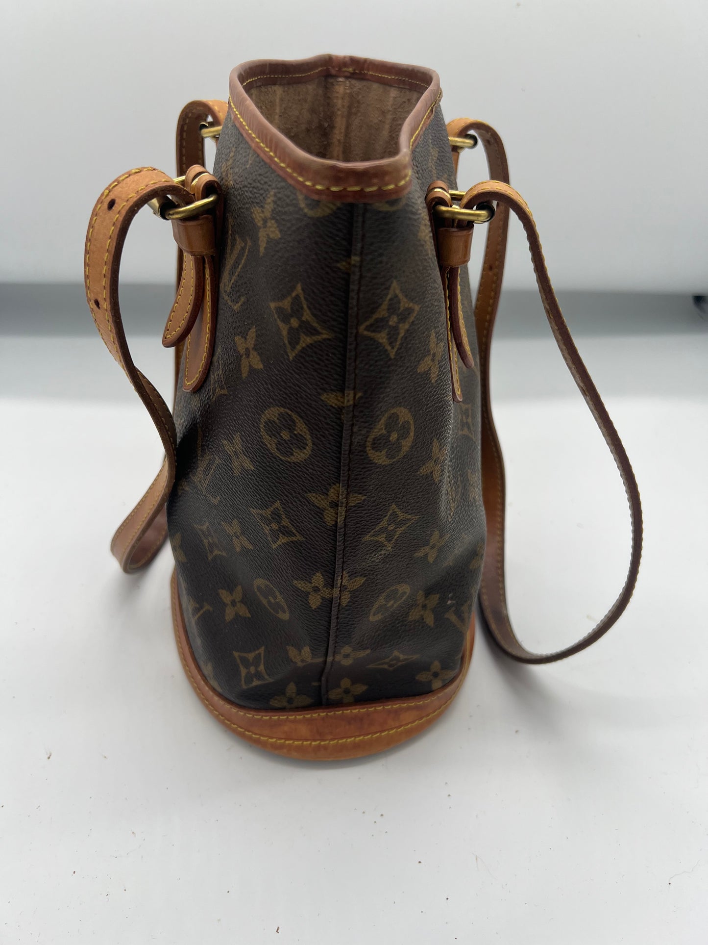 Bucket bag