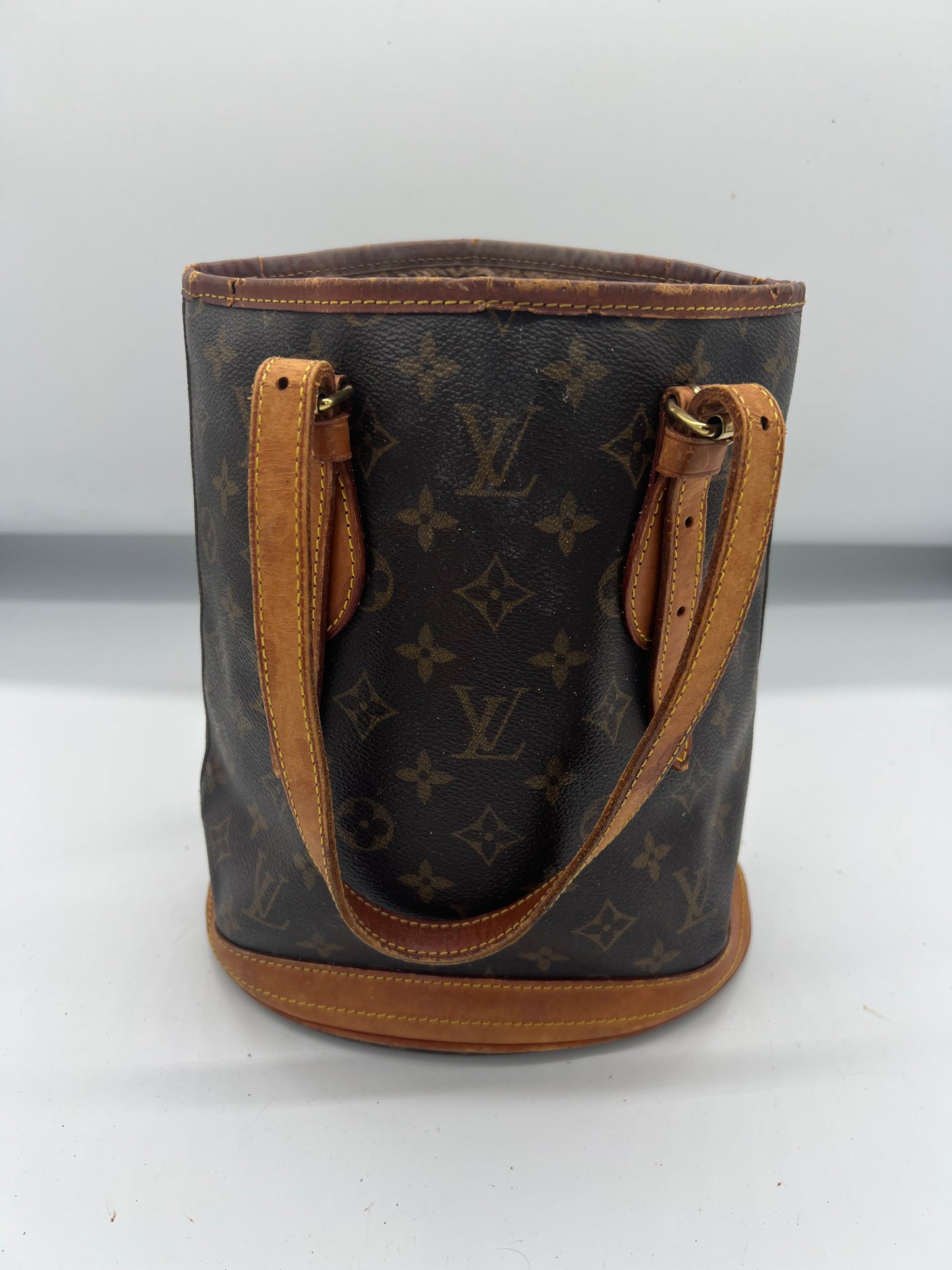 Bucket bag