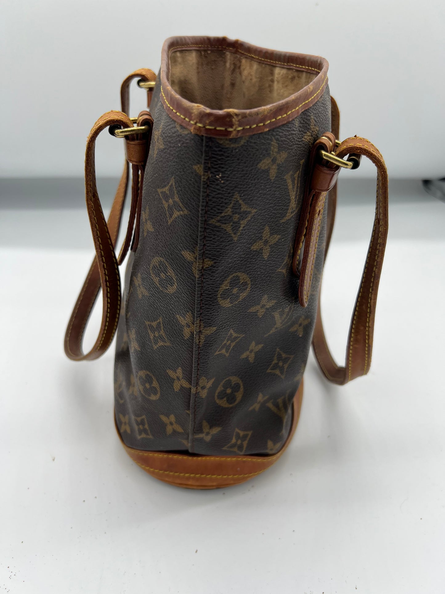 Bucket bag