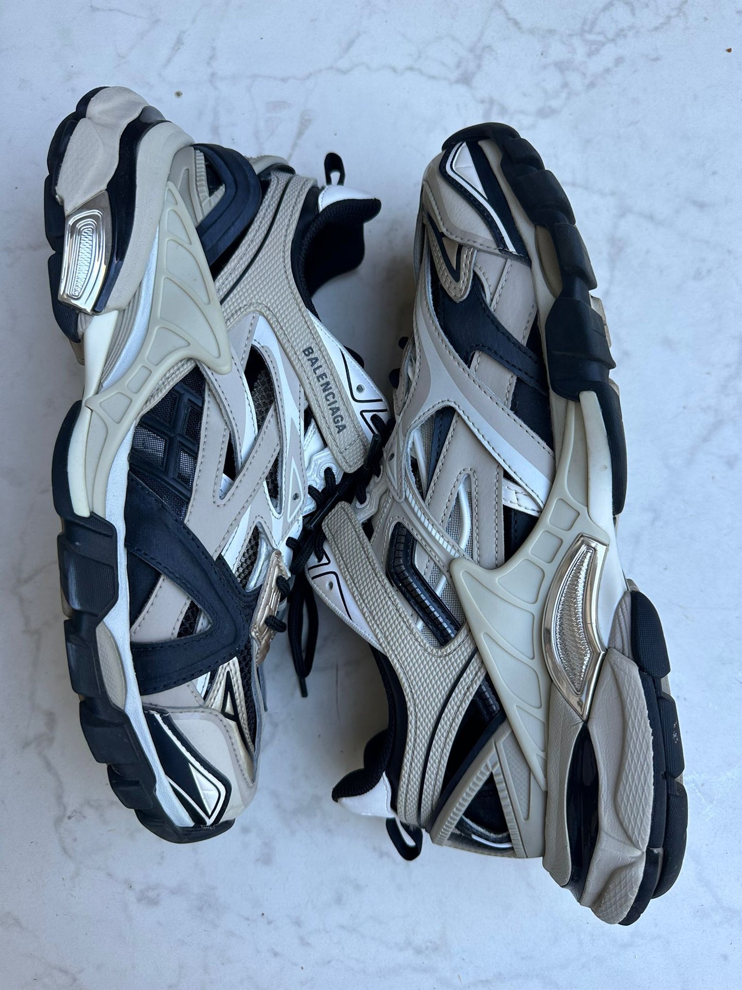 Track sneaker