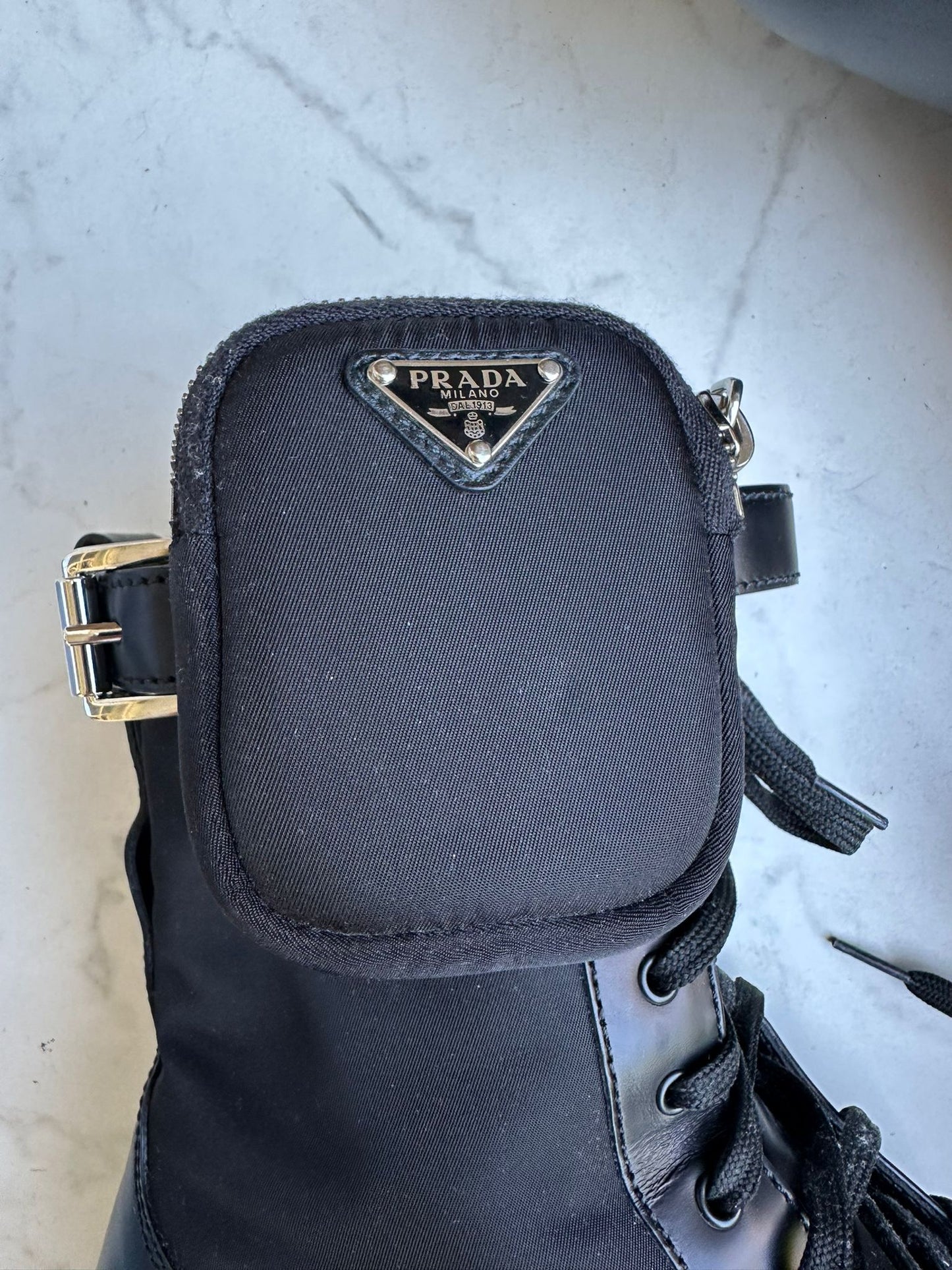 Monolith boots