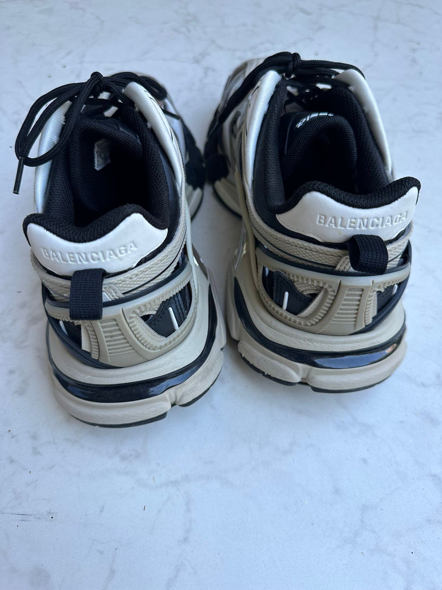 Track sneaker