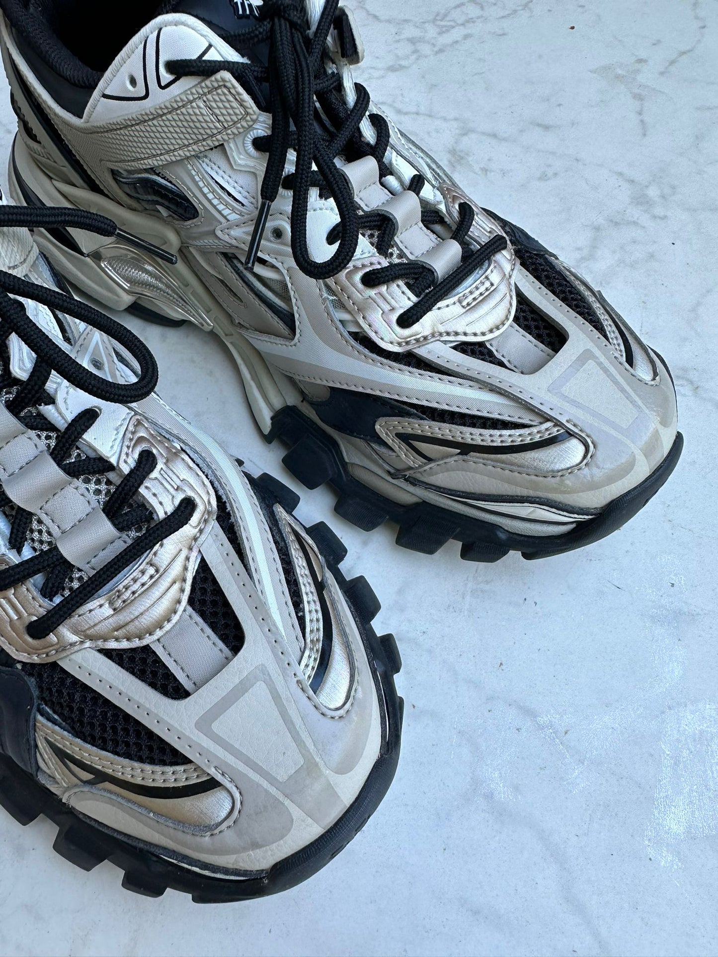 Track sneaker