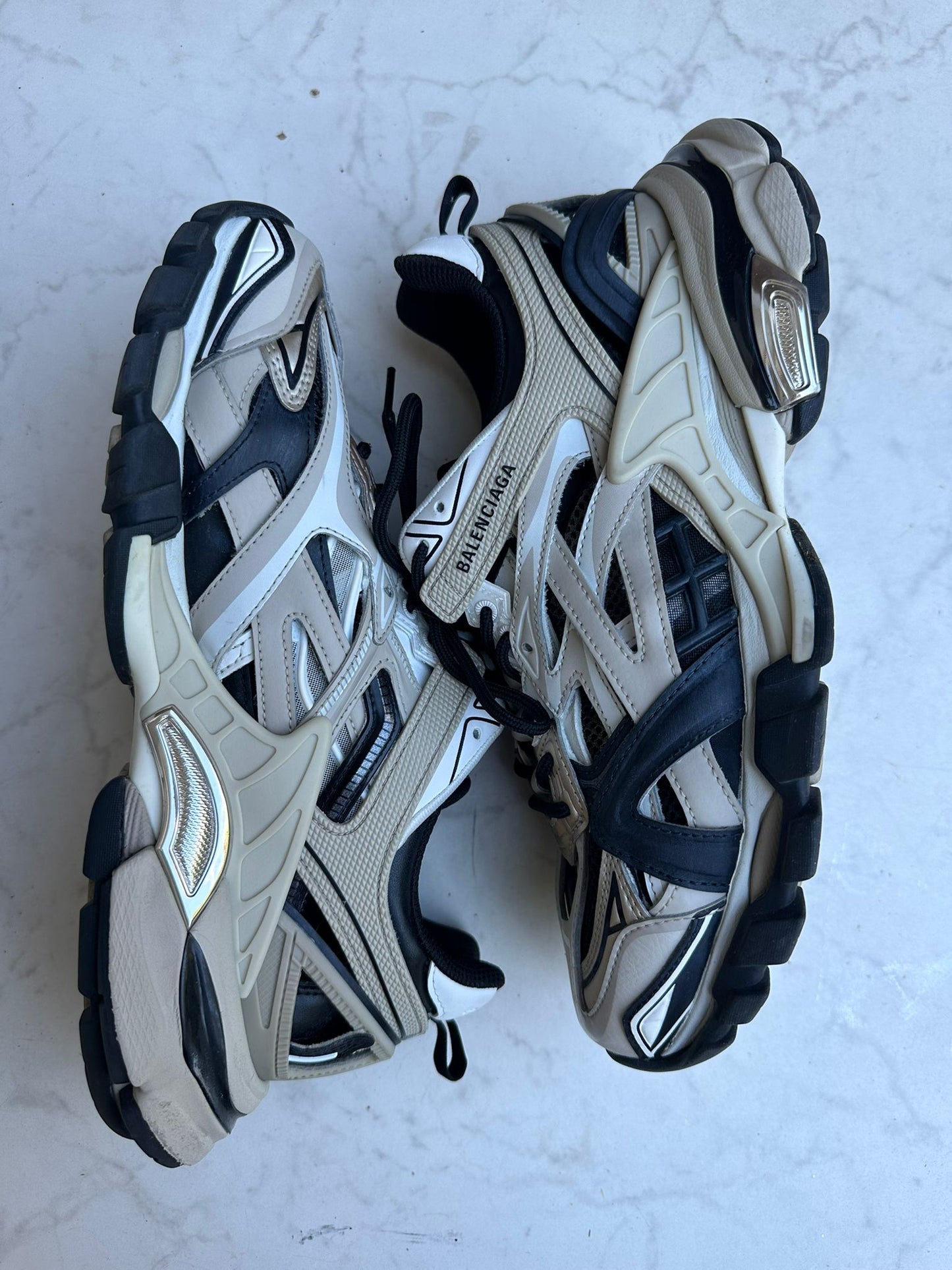 Track sneaker