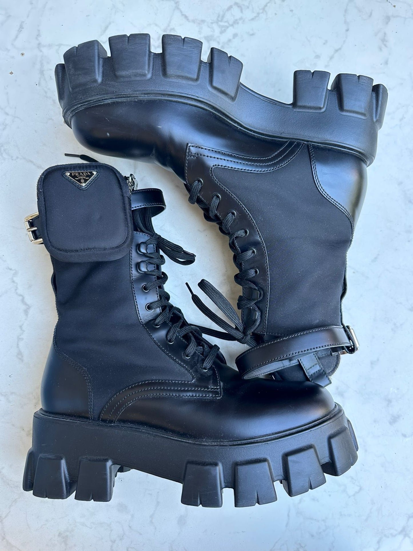 Monolith boots