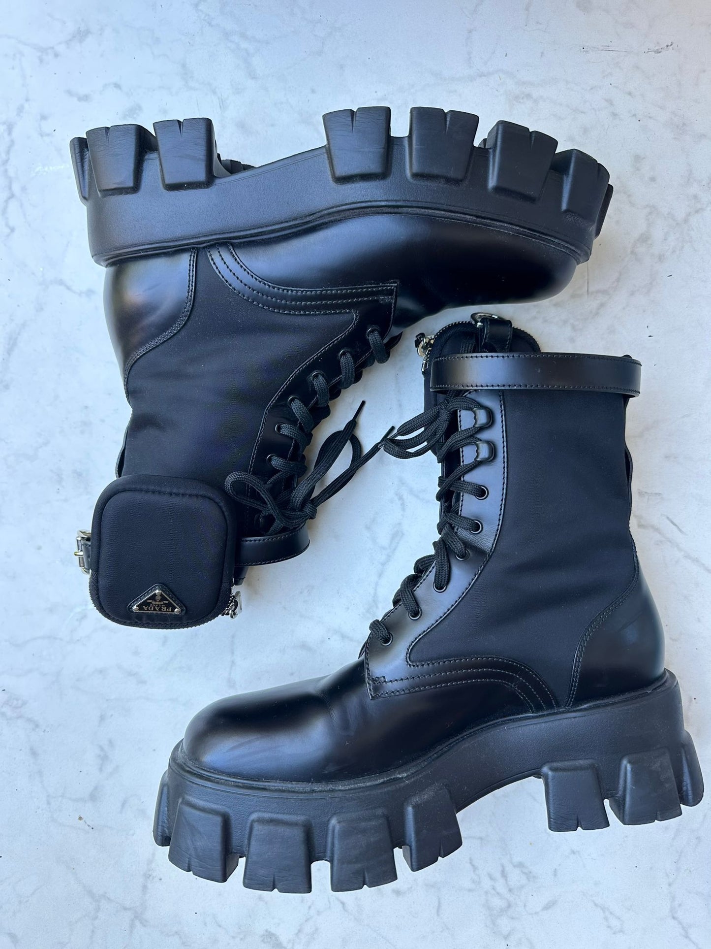 Monolith boots