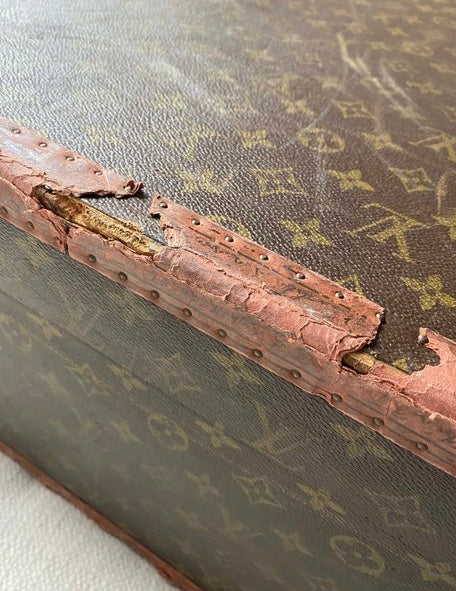 Leather travel bag