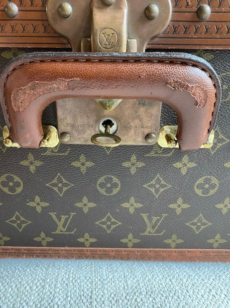 Leather travel bag