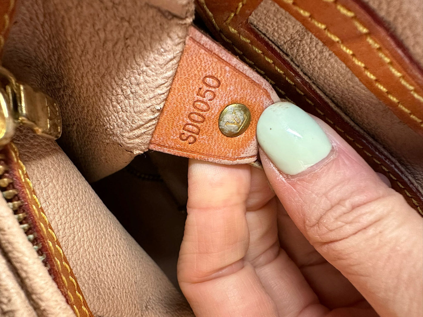 Vintage bucket bag