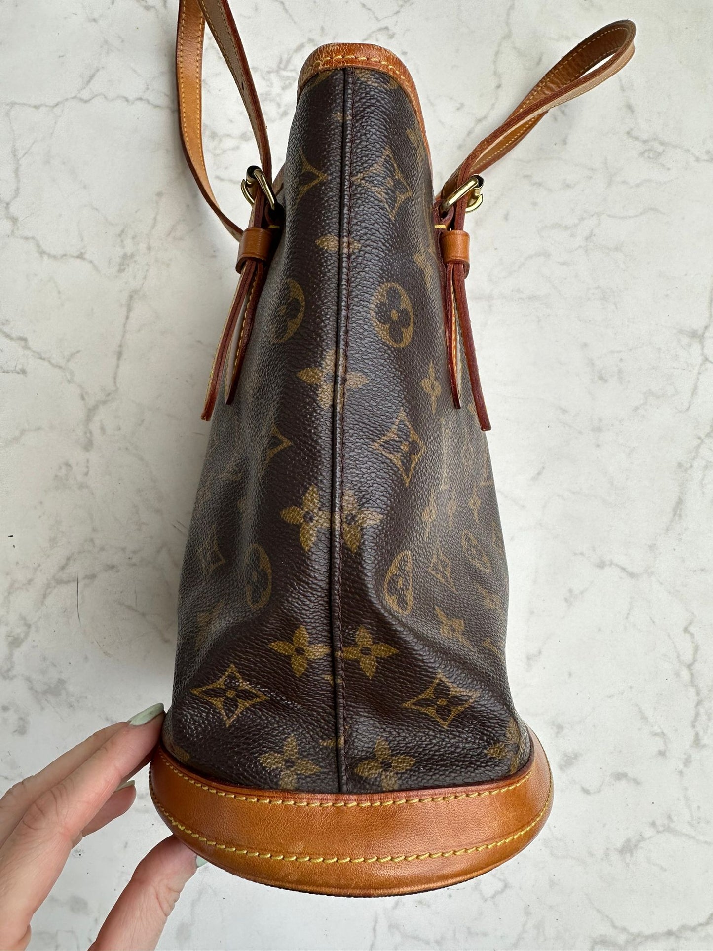 Vintage bucket bag