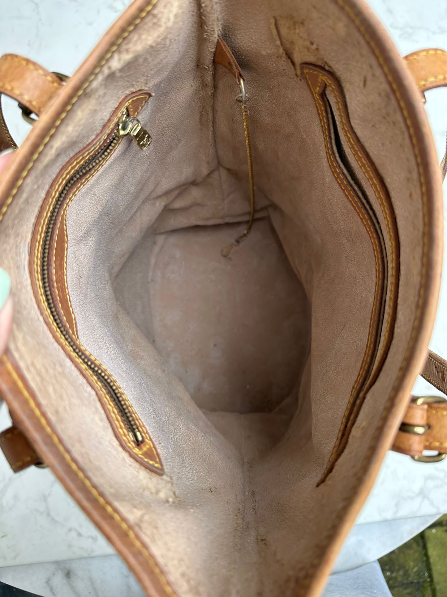 Vintage bucket GM bag