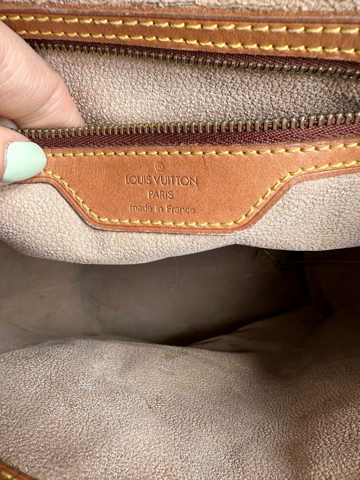 Vintage bucket GM bag