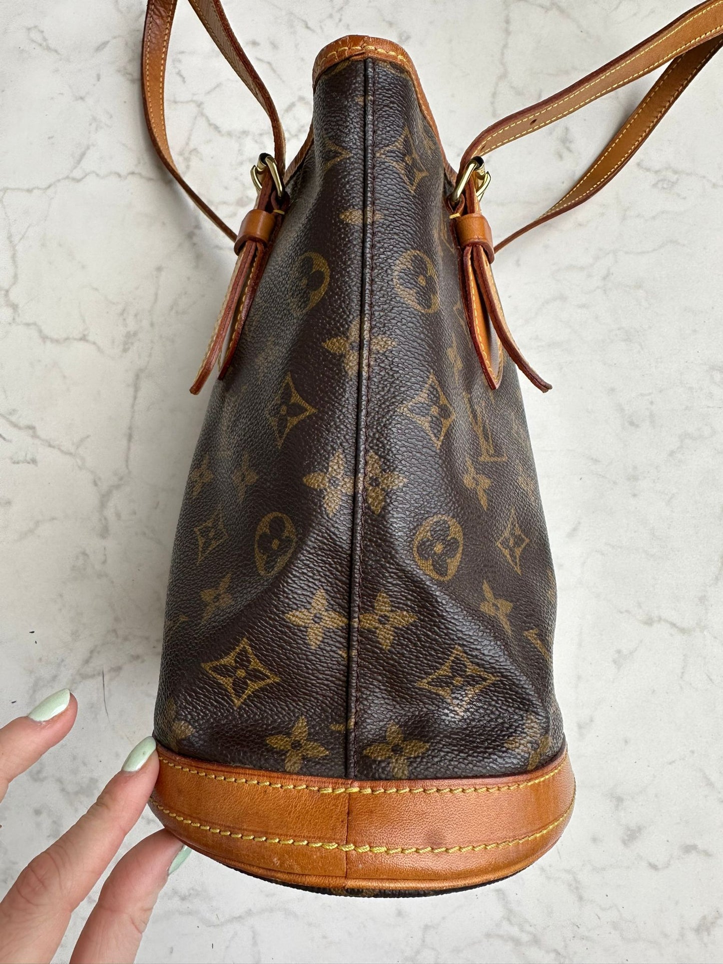 Vintage bucket bag