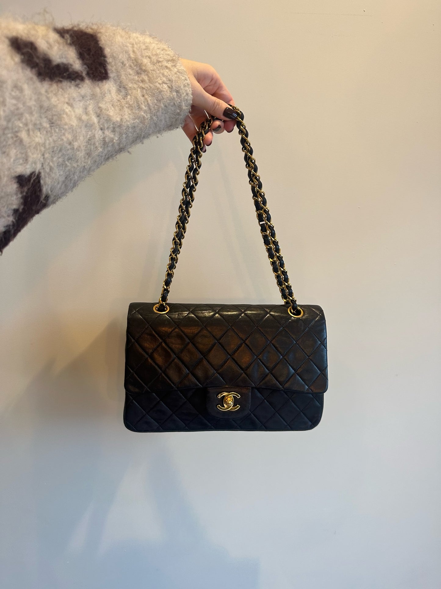 Medium classic flap bag