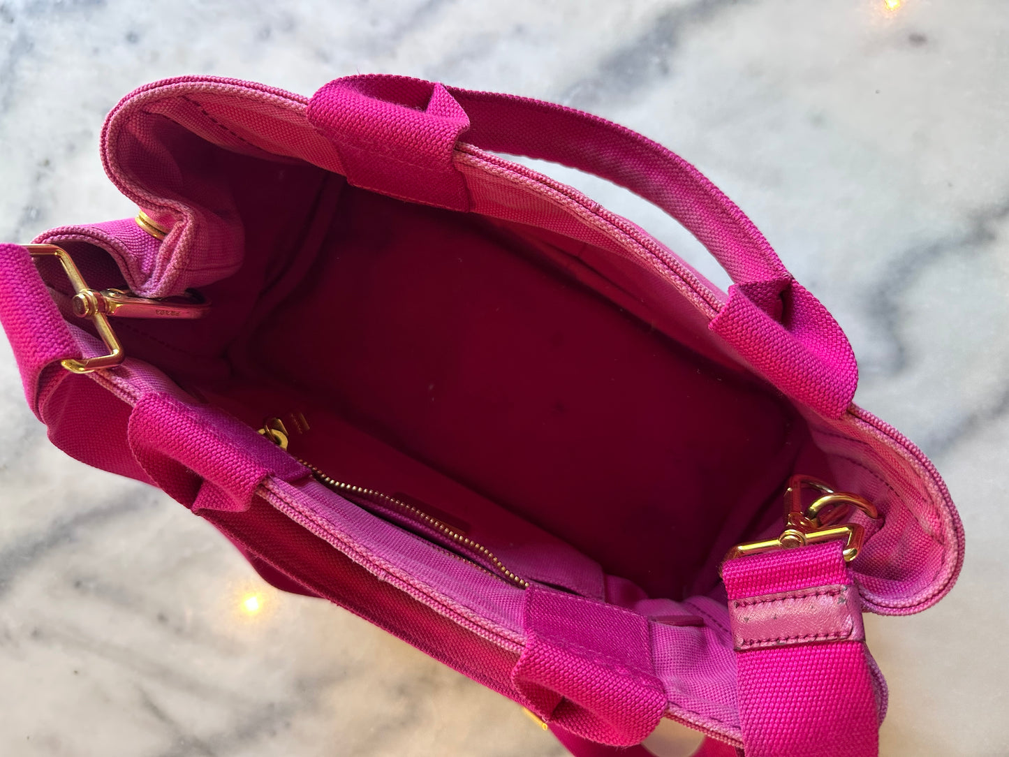 Prada canapa