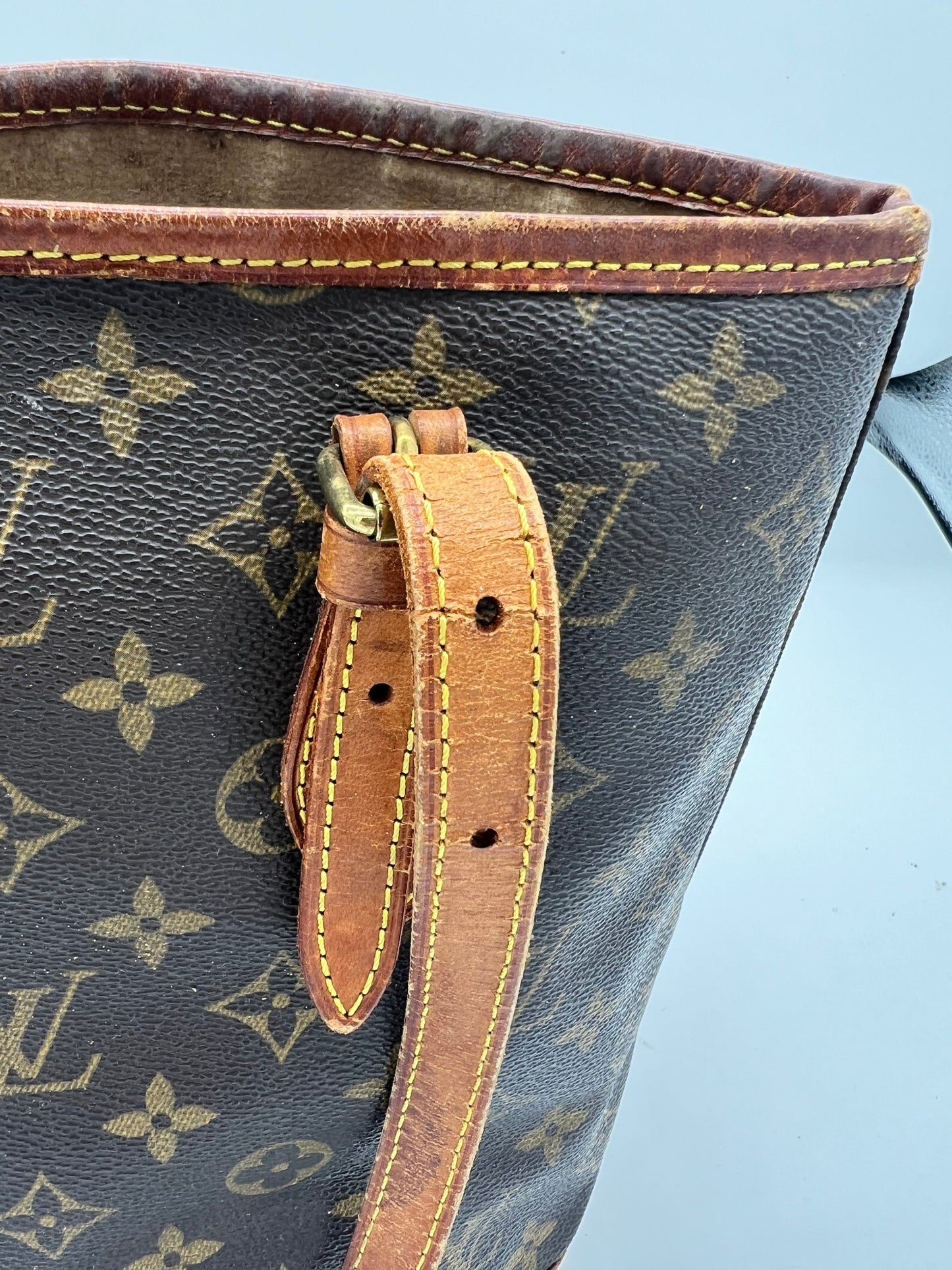 Bucket bag