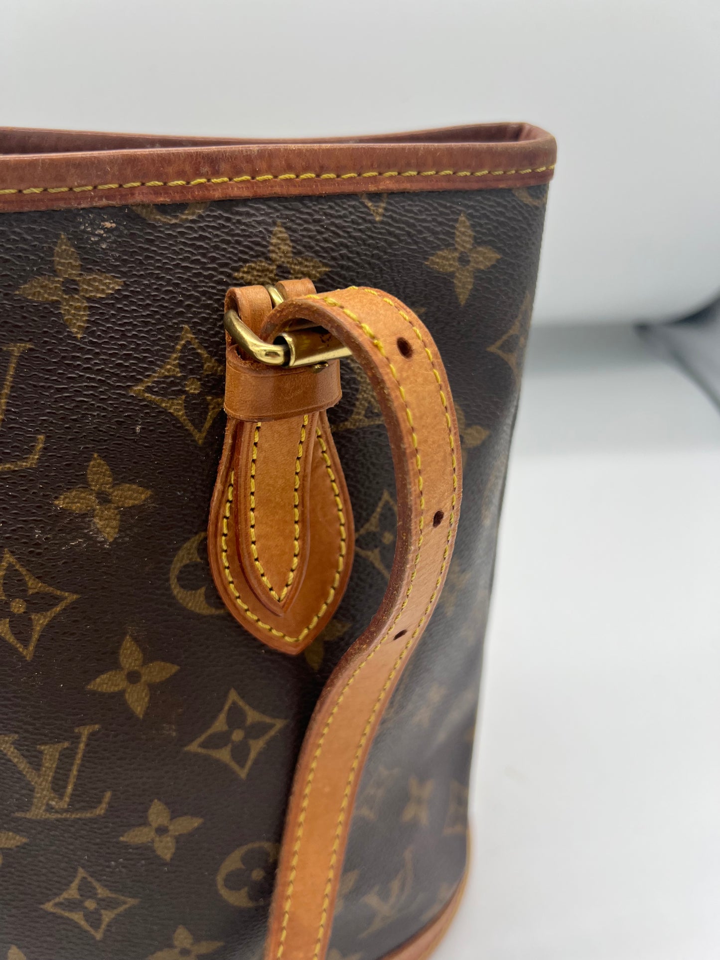 Bucket bag