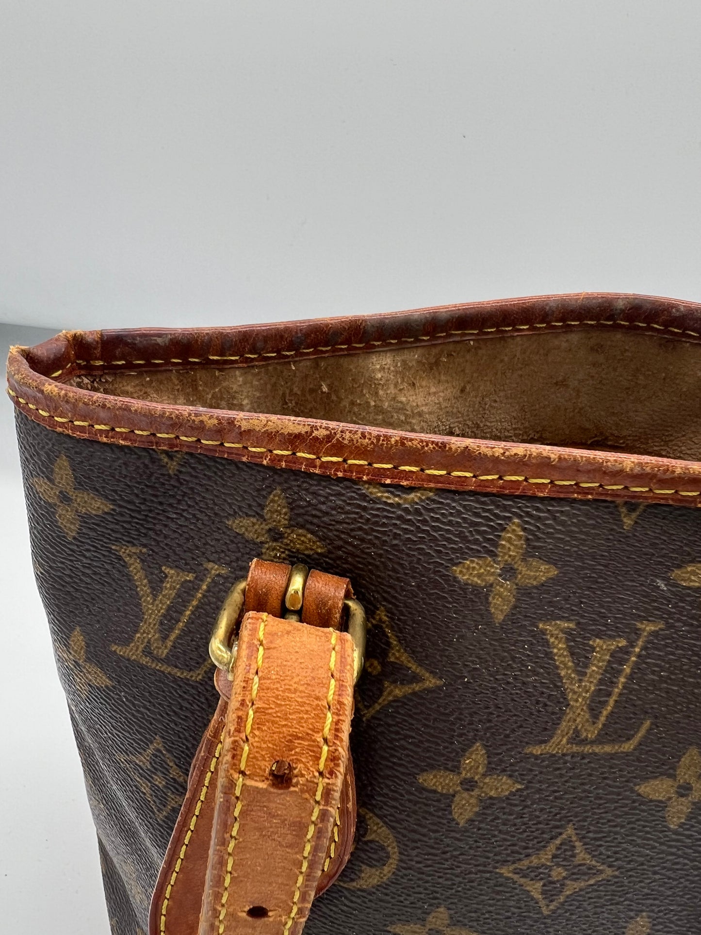 Bucket bag