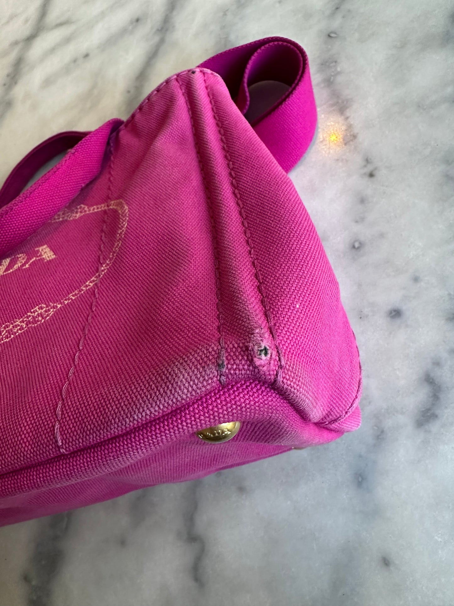 Prada canapa